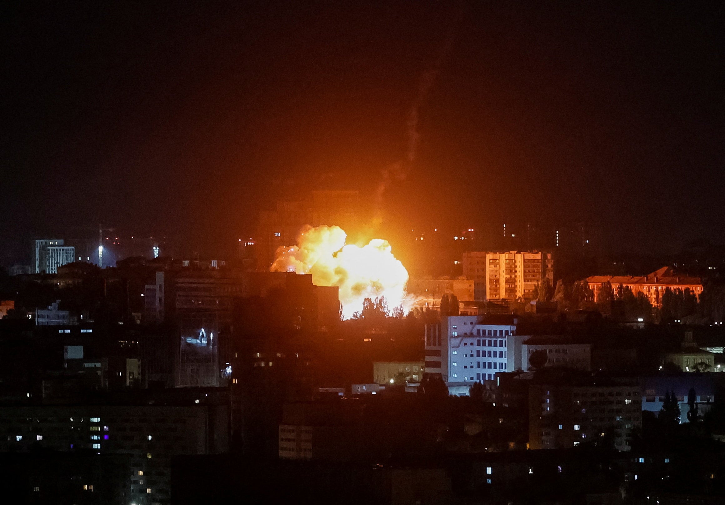 Rusia bombardeó Kiev con más de 40 misiles: 1 muerto y 16 heridos