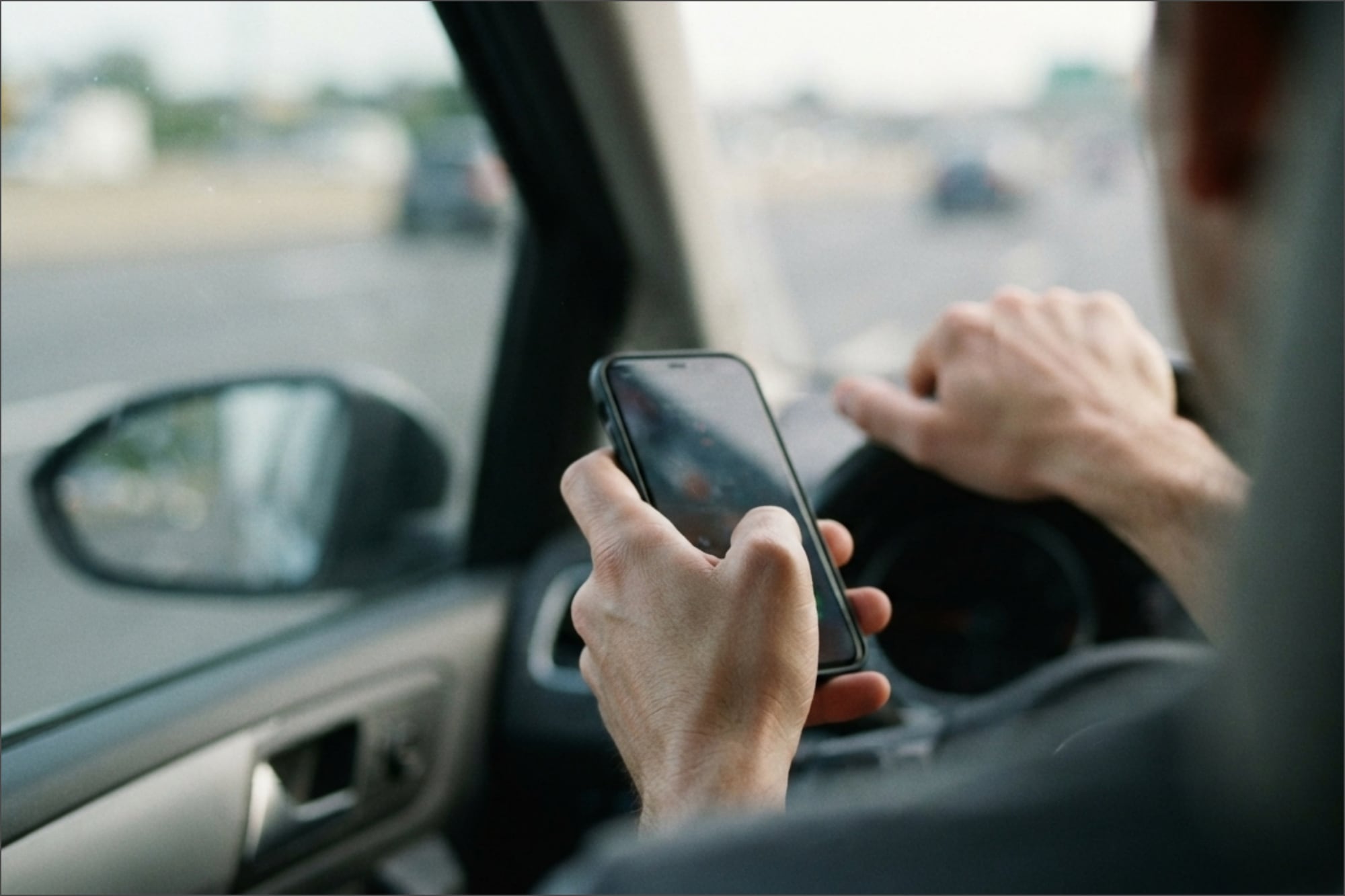 El Flhsmv advierte sobre multas por usar celulares inalámbricos en Florida