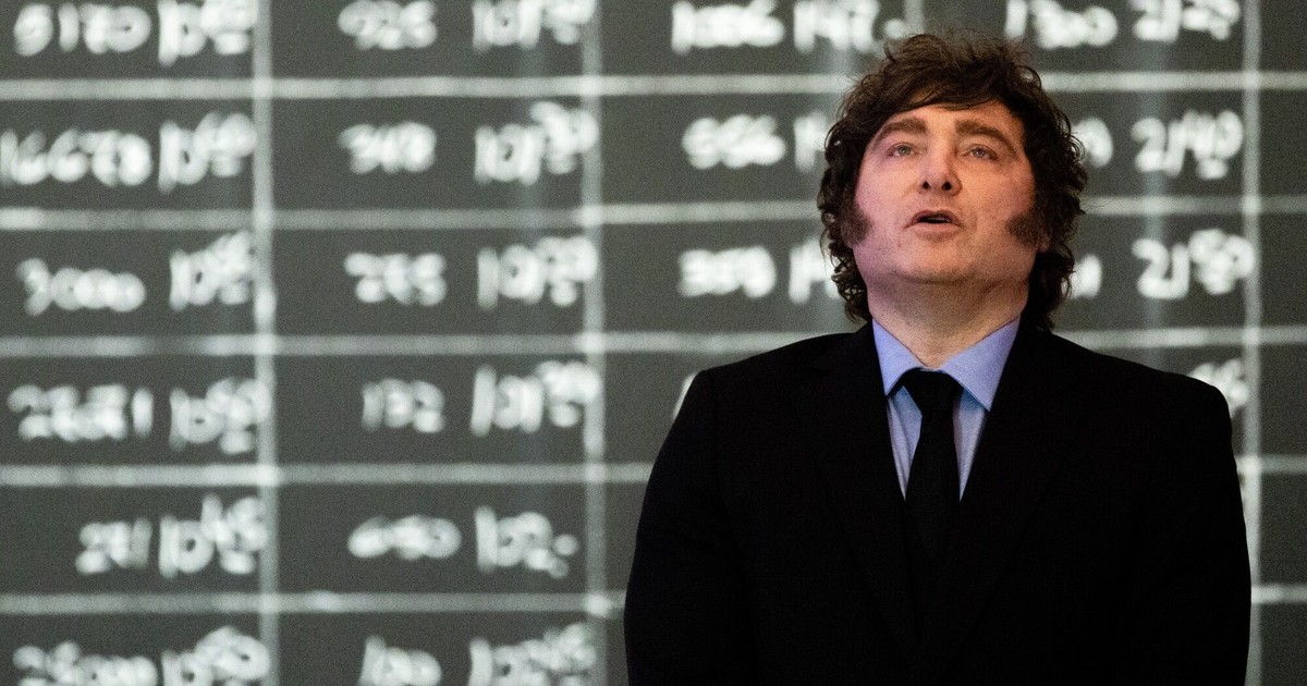 Milei anuncia regreso de aportes patronales a la CGT con un límite del 2% de los salarios.
