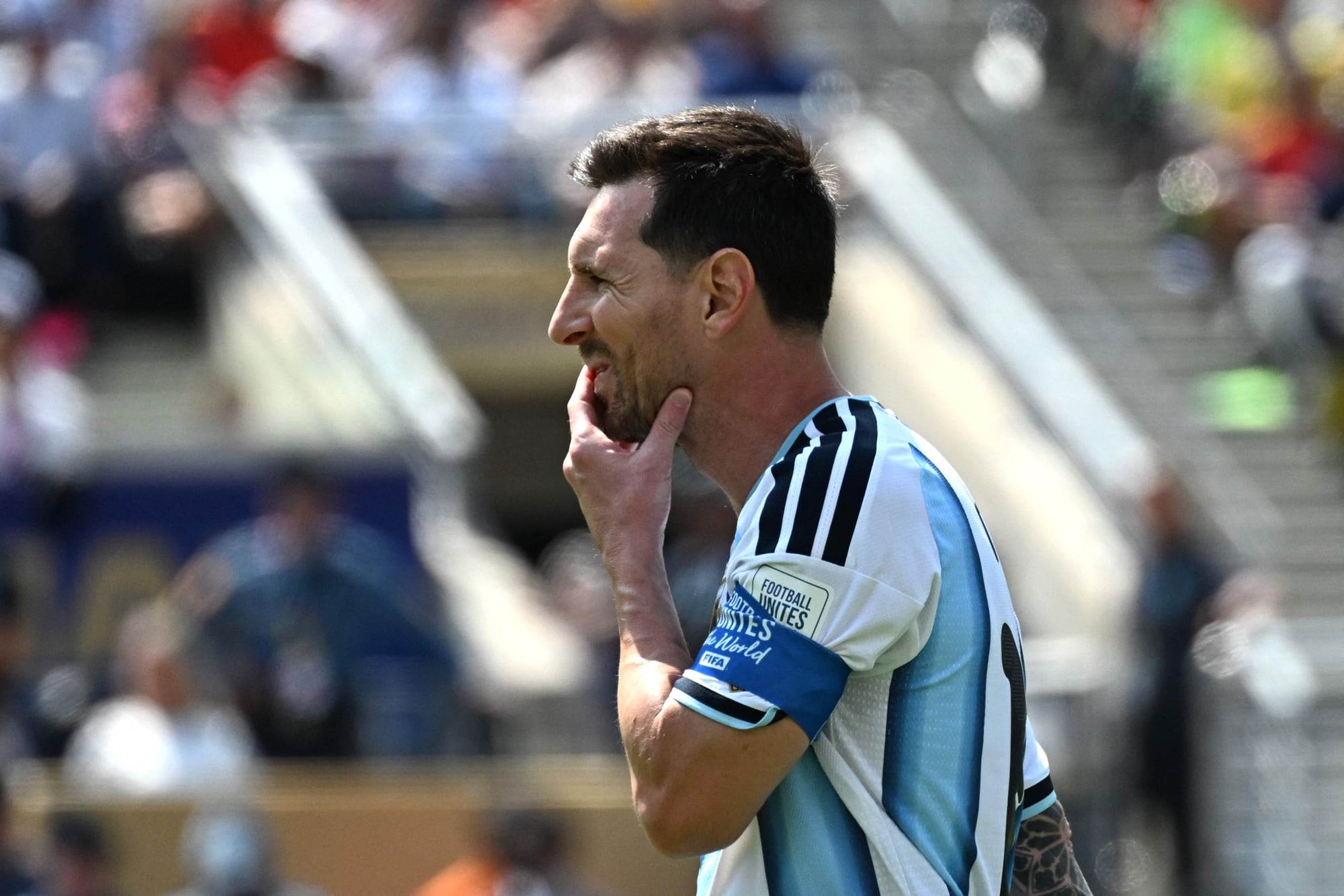 Messi regresa a Argentina para visitar a su familia