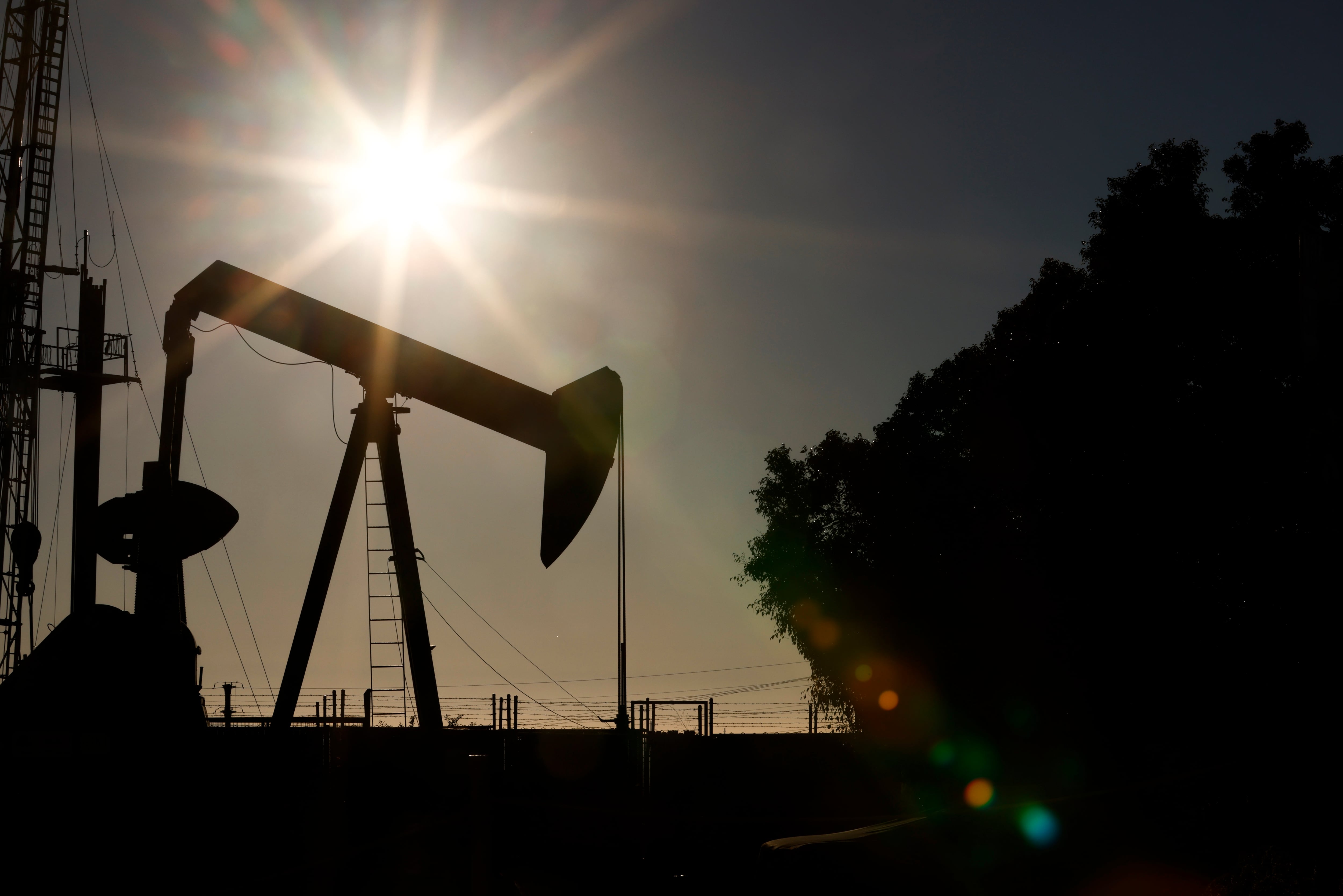 Pérdida de petróleo: precio del crudo sube un 2% tras intensificación de conflictos entre 