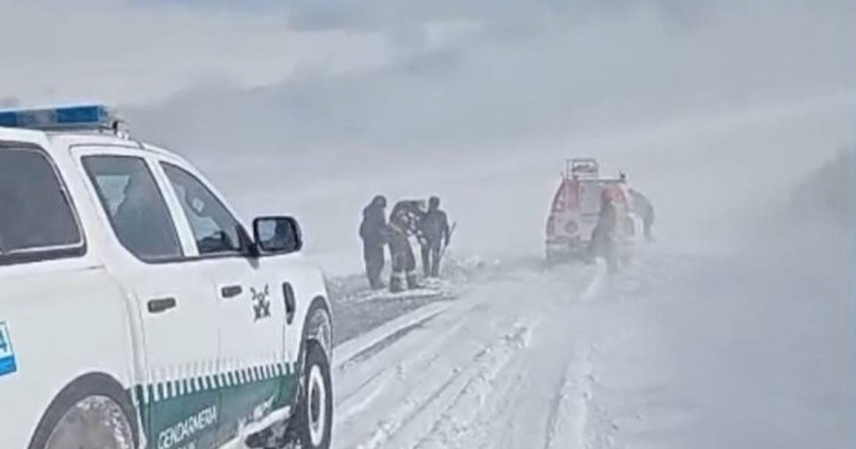 Trabajadores quedan varados en Catamarca por tormenta de nieve