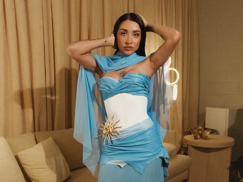 María Becerra ondea bandera argentina en show en España