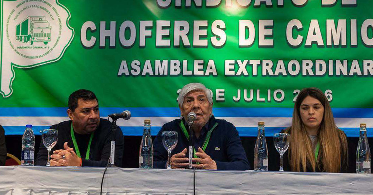Destituyen a dirigente de Camioneros por fraude
