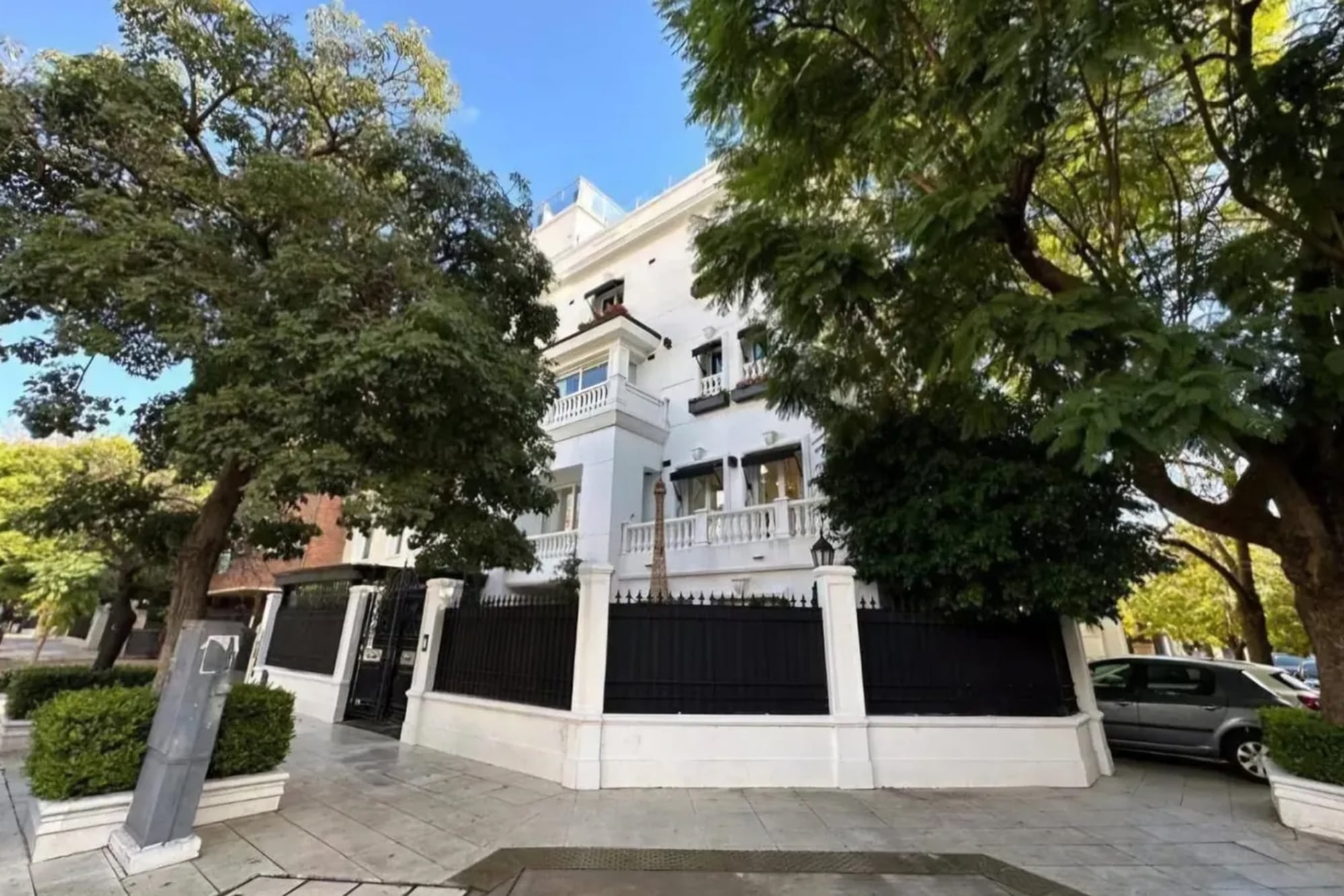 Inversores compran mansión de US$3 millones en Barrio Parque por US$18.000 mensuales.