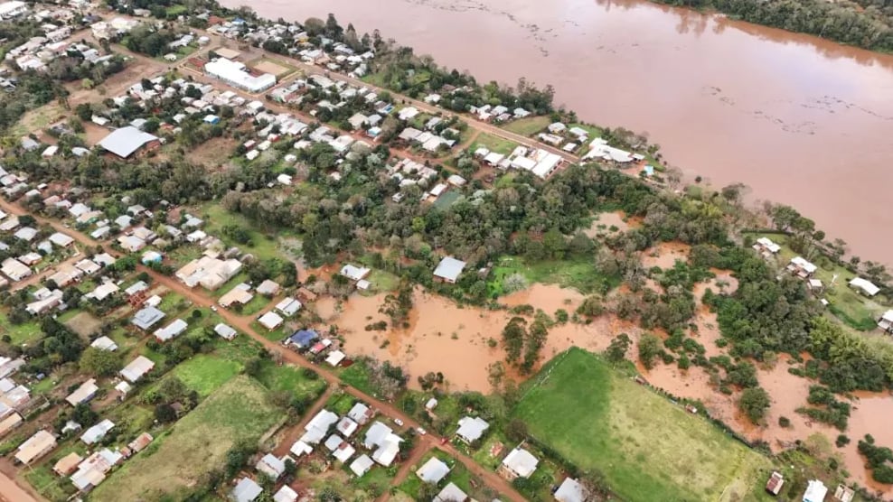 La crecida del río Uruguay obligó a evacuar a 41 familias en El Soberbio