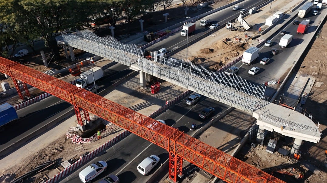 Autopista Dellepiane cerrada 24 horas por instalación de pasarela