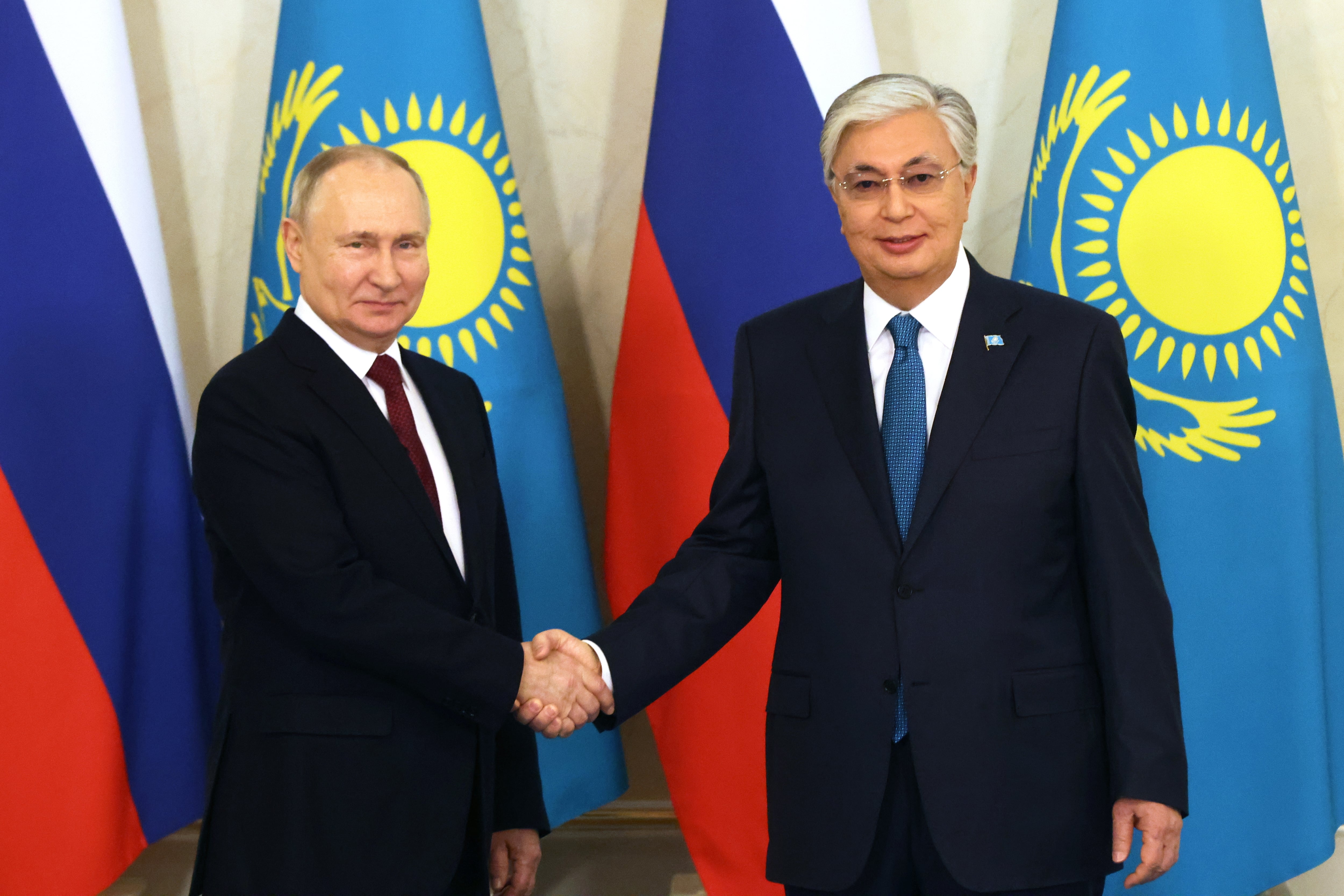 Tokáyev pide congelar el conflicto en Ucrania a Putin