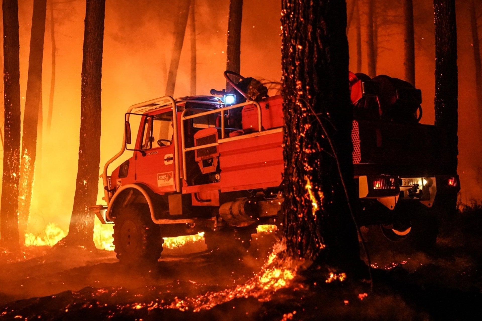 Incendio en Francia: 140 viviendas destruidas, 1.500 militares combaten el fuego