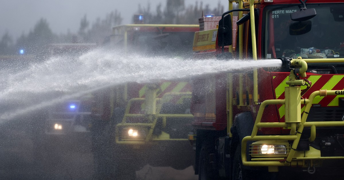Incendio en Francia se extiende a pesar de los esfuerzos de combatirlo
