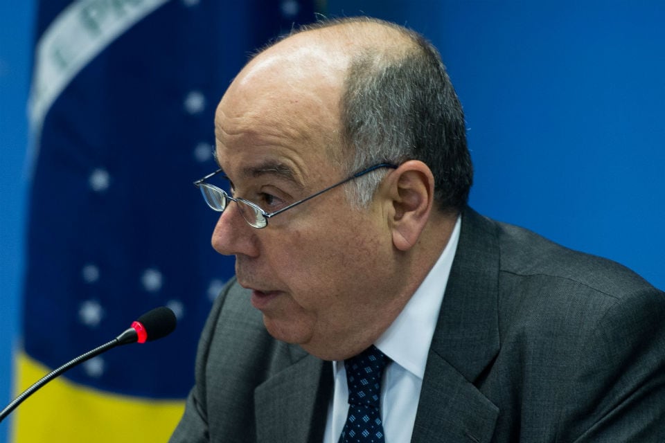 Canciller brasileño rechaza críticas de Hacienda a Milei