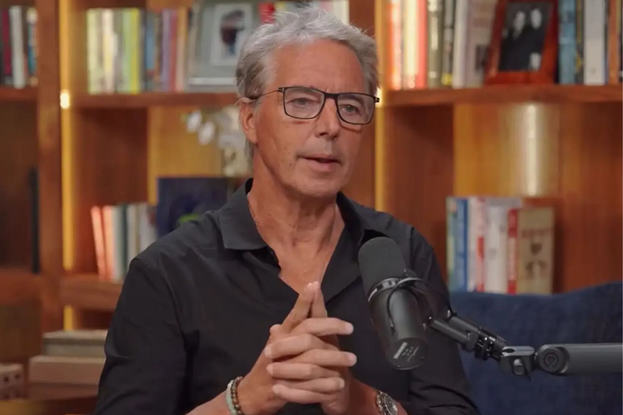 Dan Buettner Revela Hábitos de Movimiento de los Centenarios en Zonas Azules