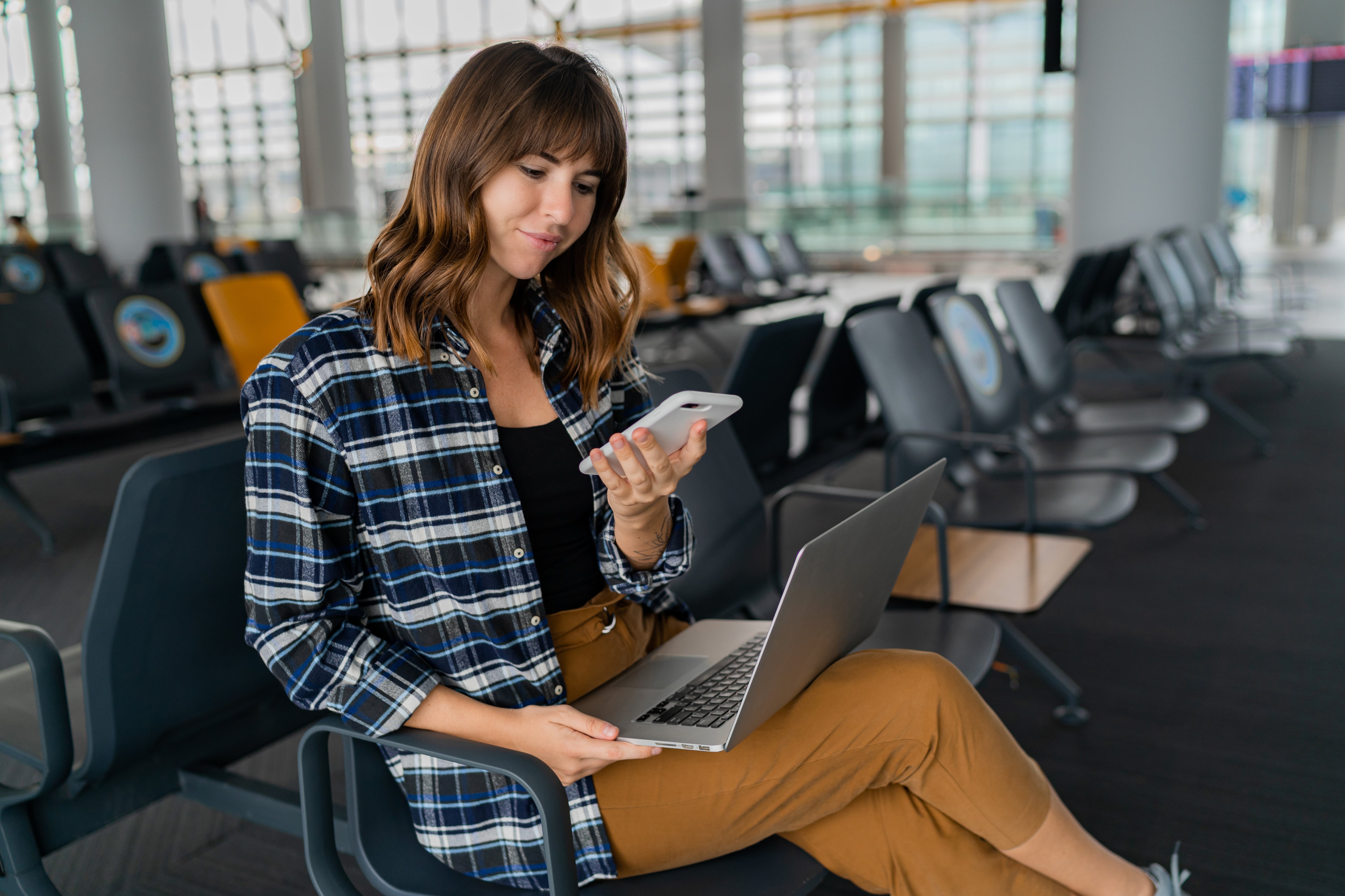 Reemplazan libros de quejas por formulario digital en aeropuertos