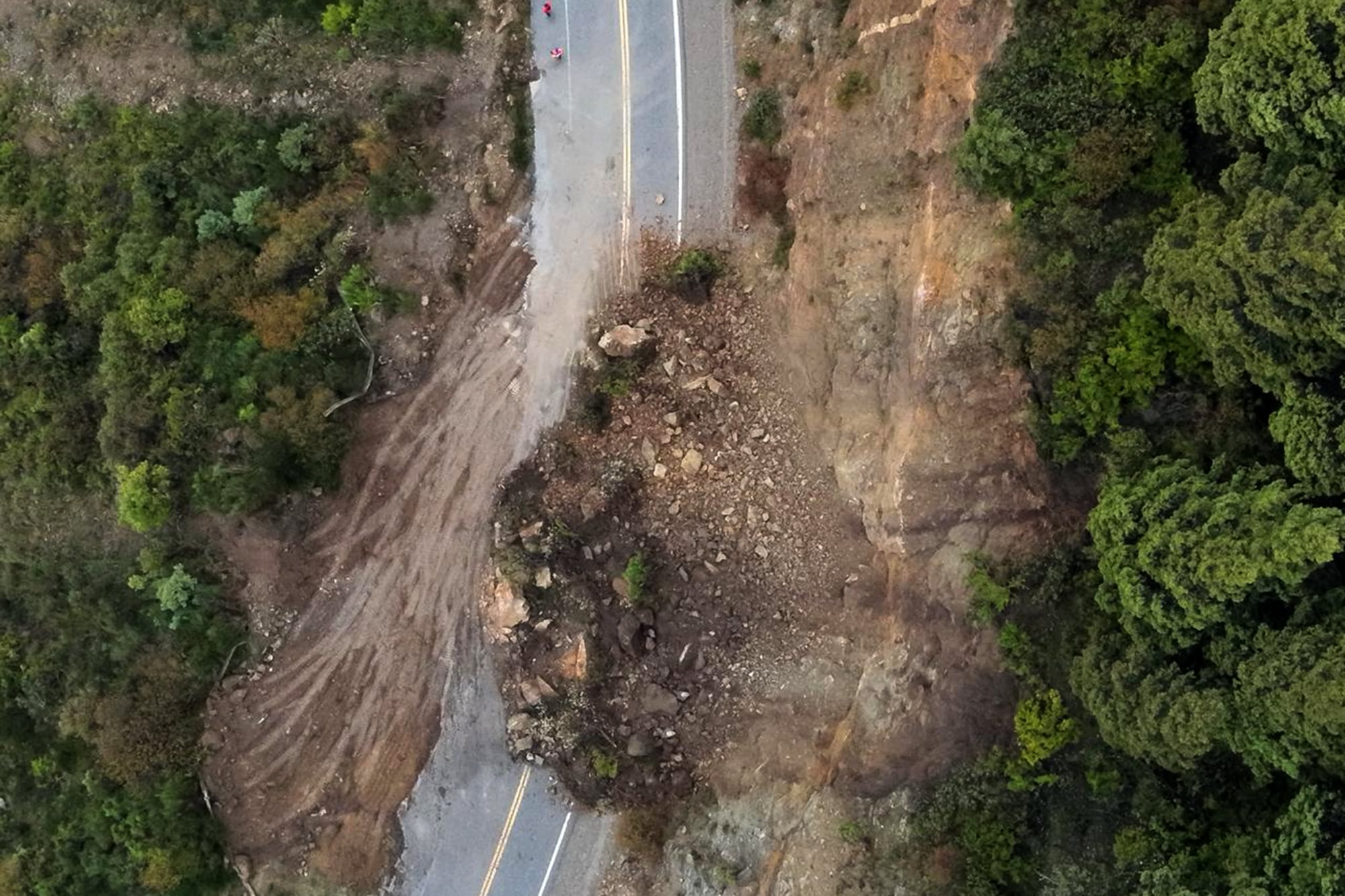 Ruta 40 cerrada en San Martín de los Andes debido a caída de piedras