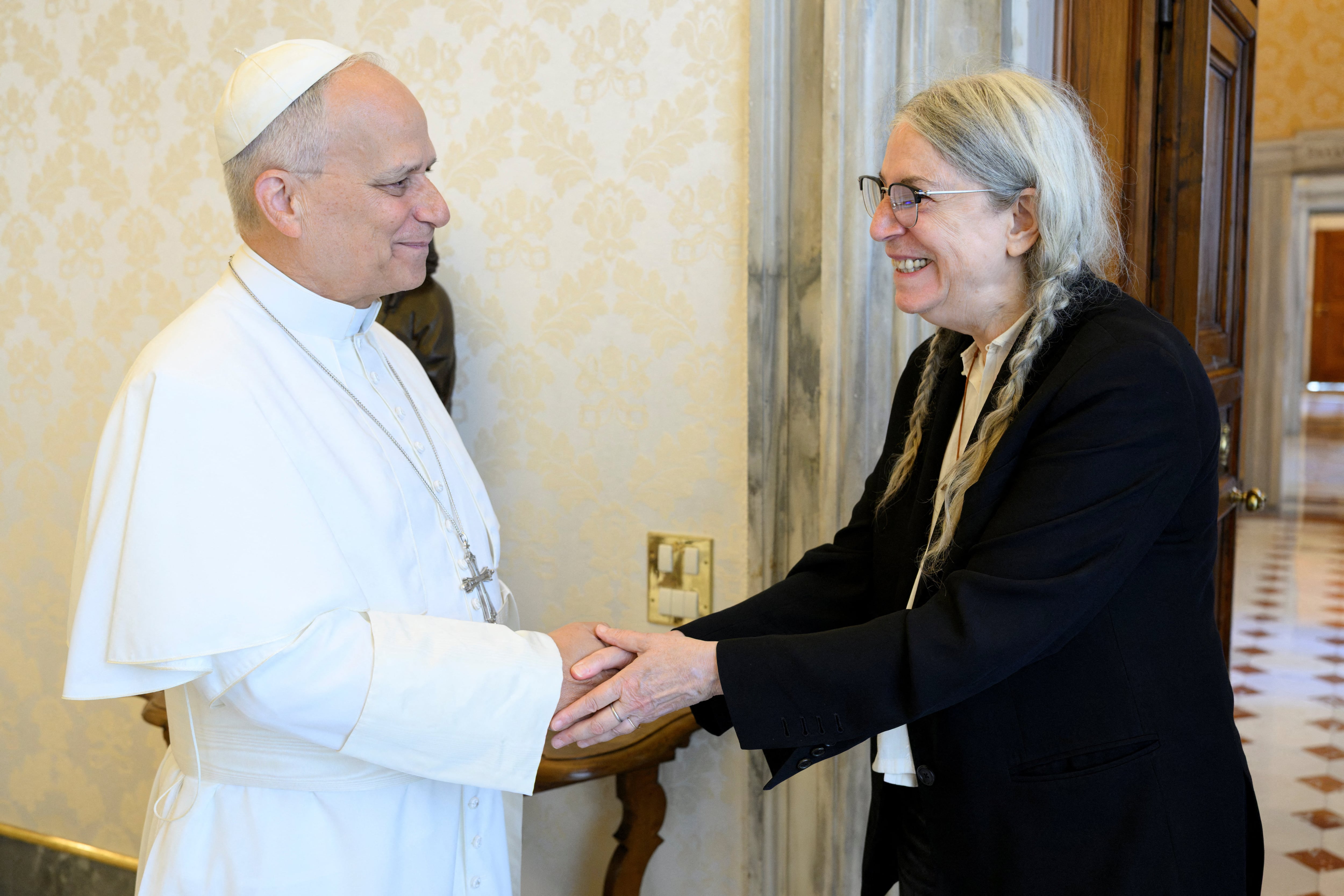 El Papa León XIV conversa con Patti Smith en encuentro privado