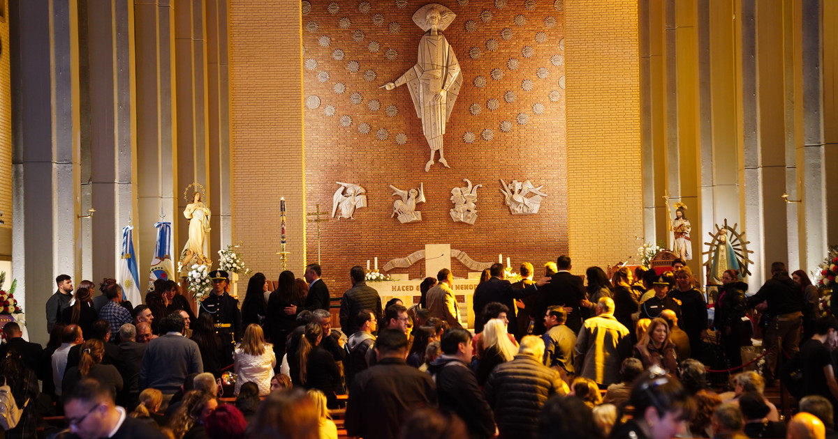 Velatorio en la Catedral de San Juan por el accidente aéreo: Familiares rinden homenaje a 
