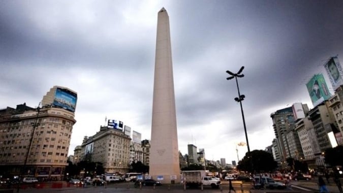 Tormentas amenazan al AMBA: anegamientos persisten en el conurbano.