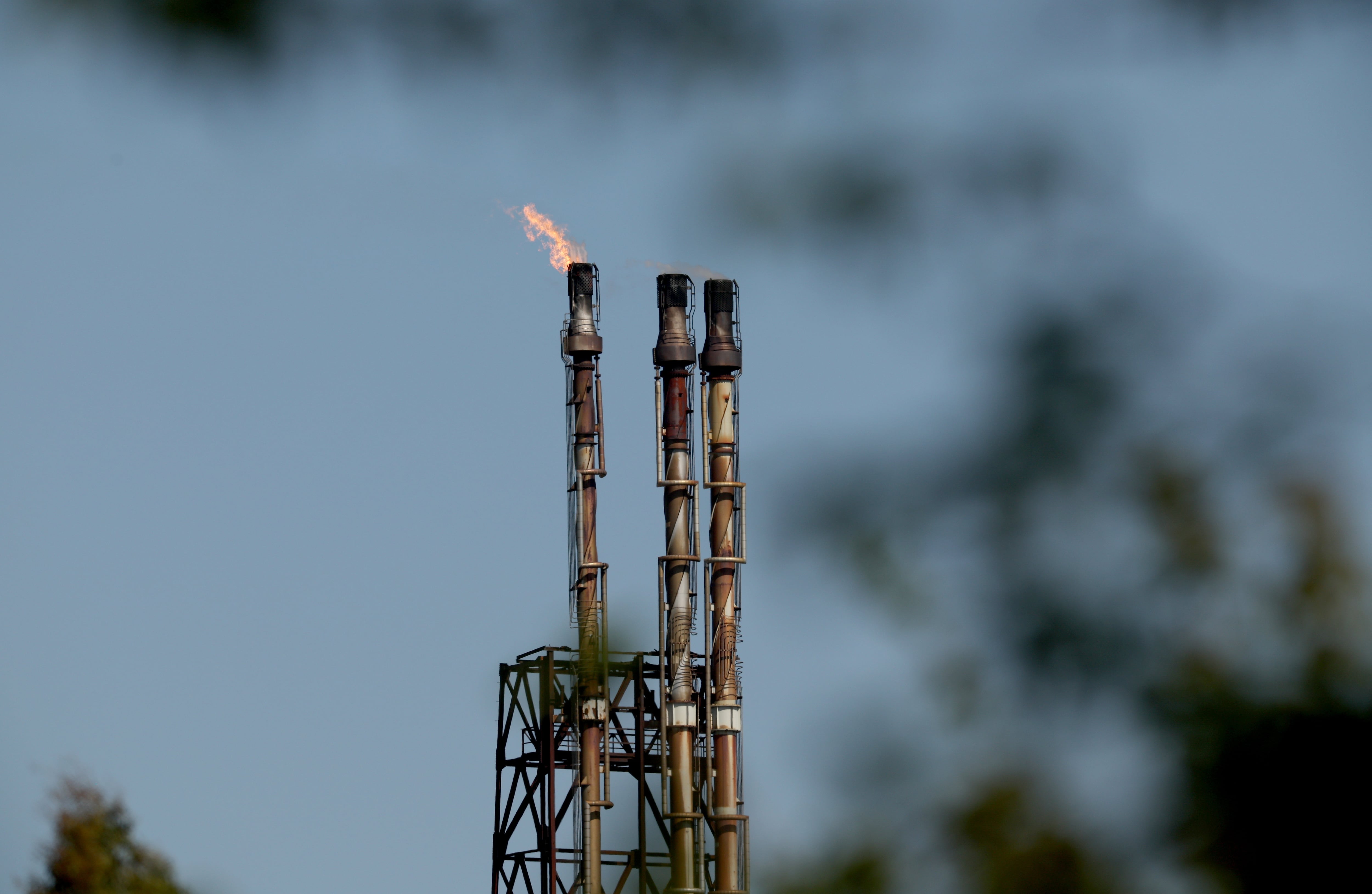 Petróleo cae fuerte tras anuncio de Trump sobre negociaciones con Irán