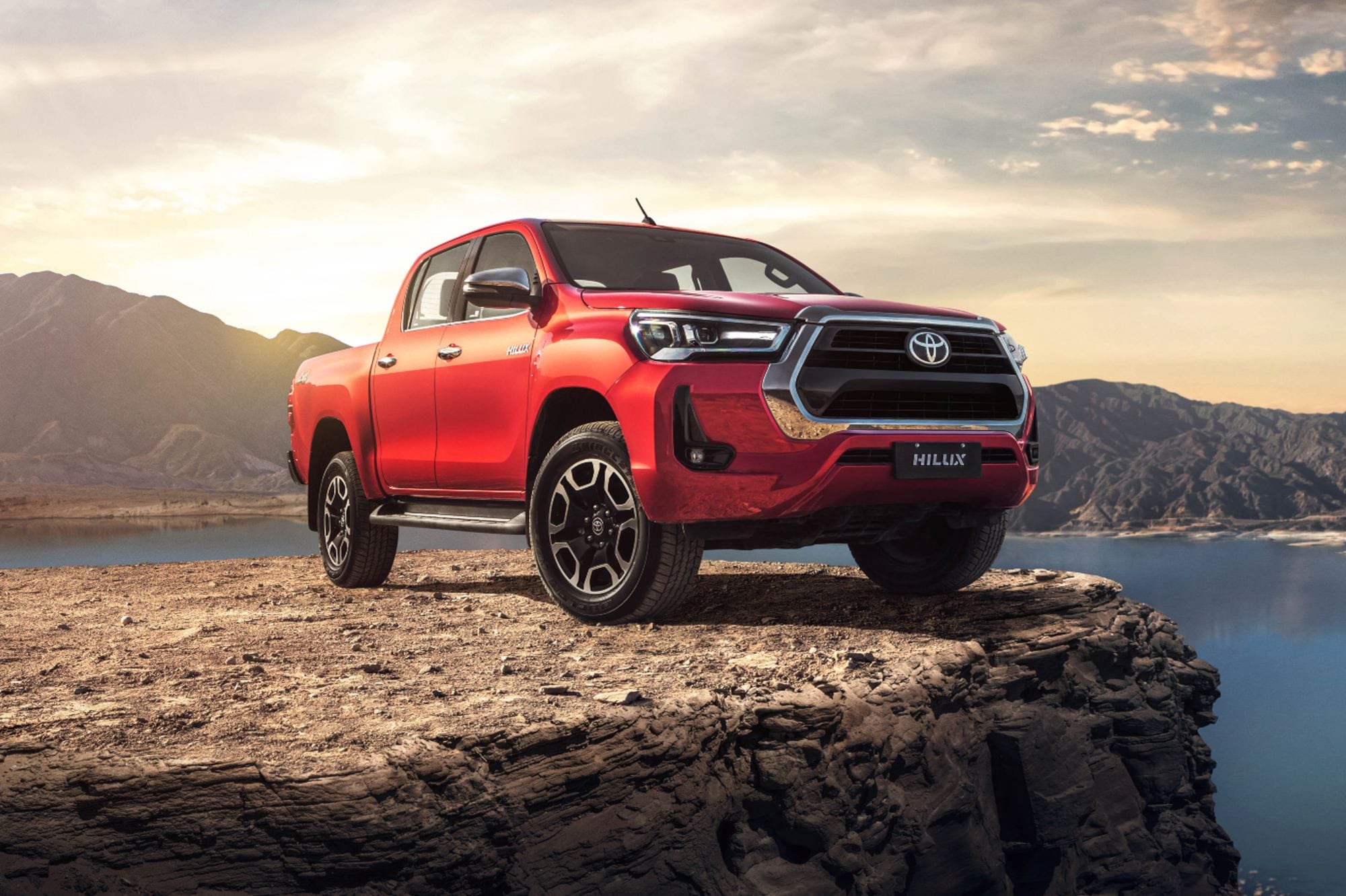 Toyota ajusta precios de dos modelos un 2%