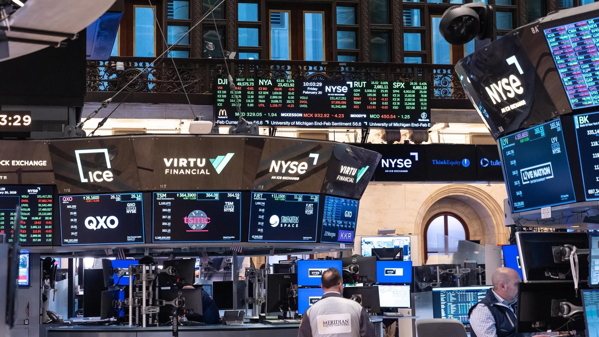 S&P 500 y Dow Jones marcan máximos históricos por resultados corporativos y caída del crud