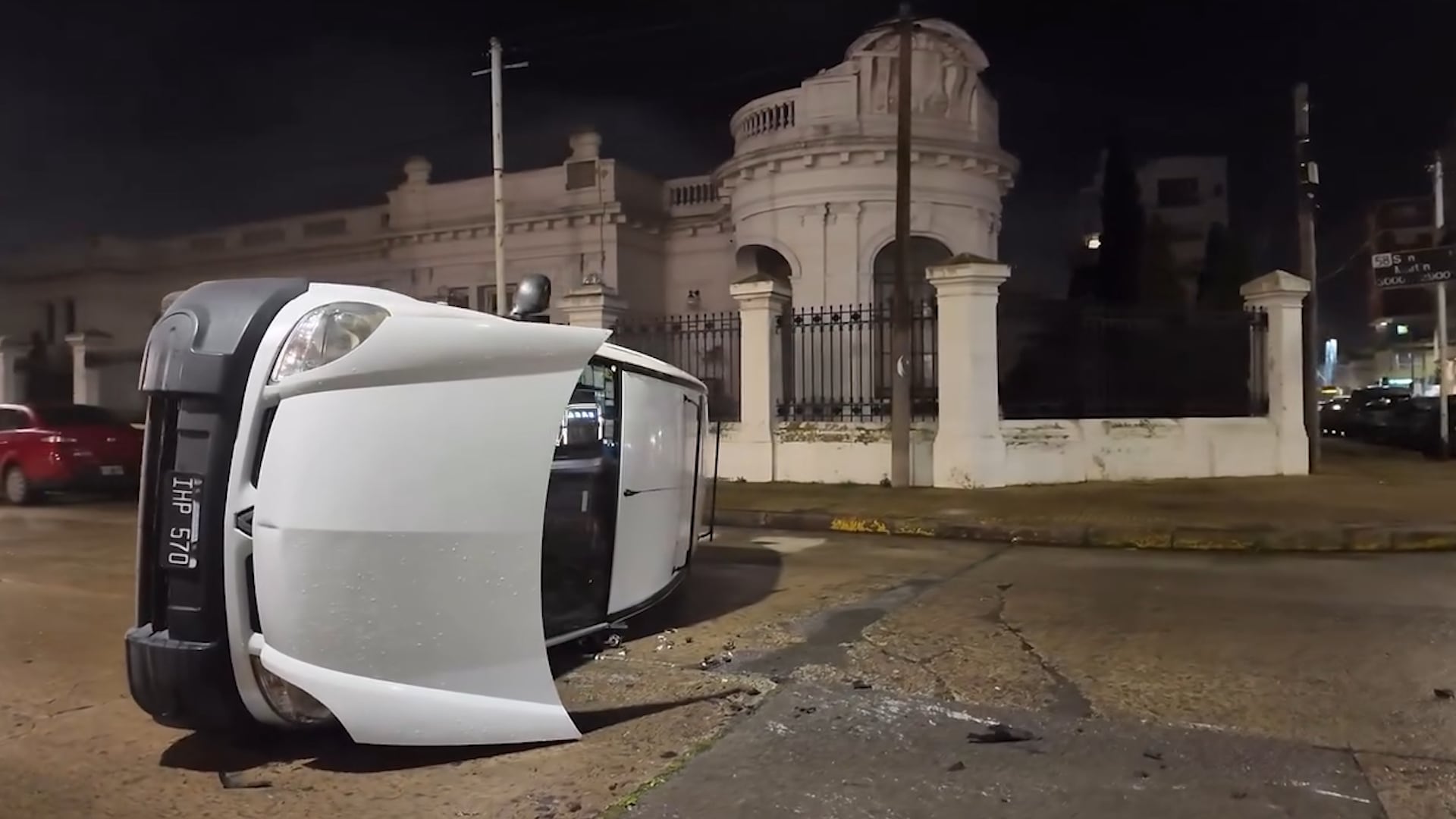 Camioneta volcó en Olavarría durante concierto