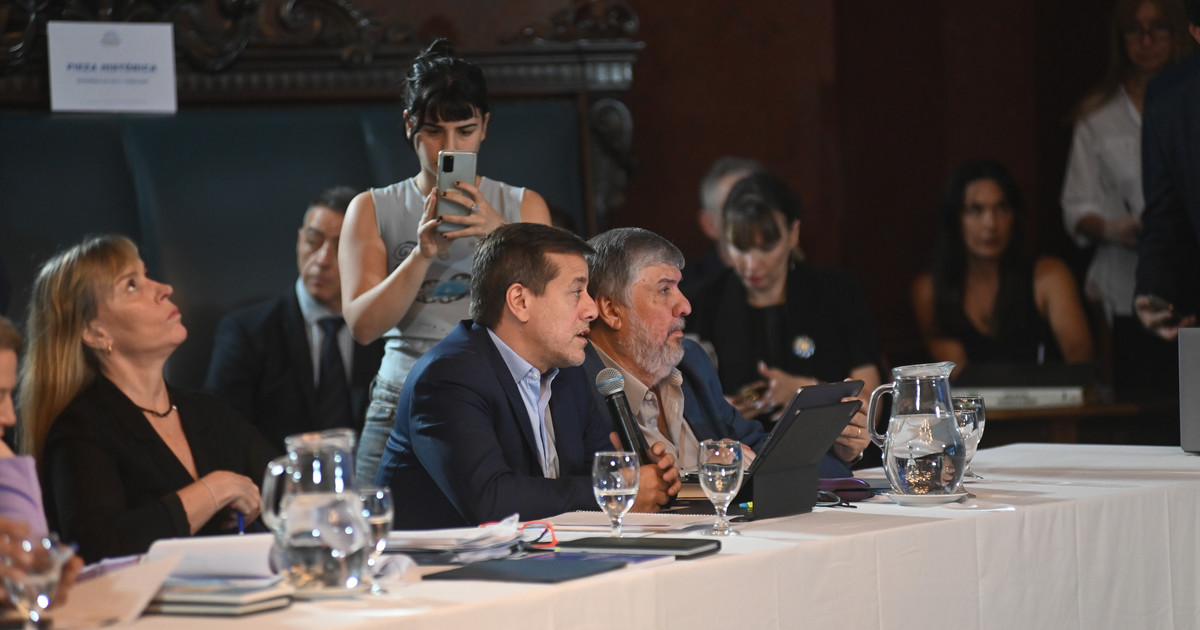 Senadores piden fin a disputa entre Kicillof y Kirchner en las internas peronistas