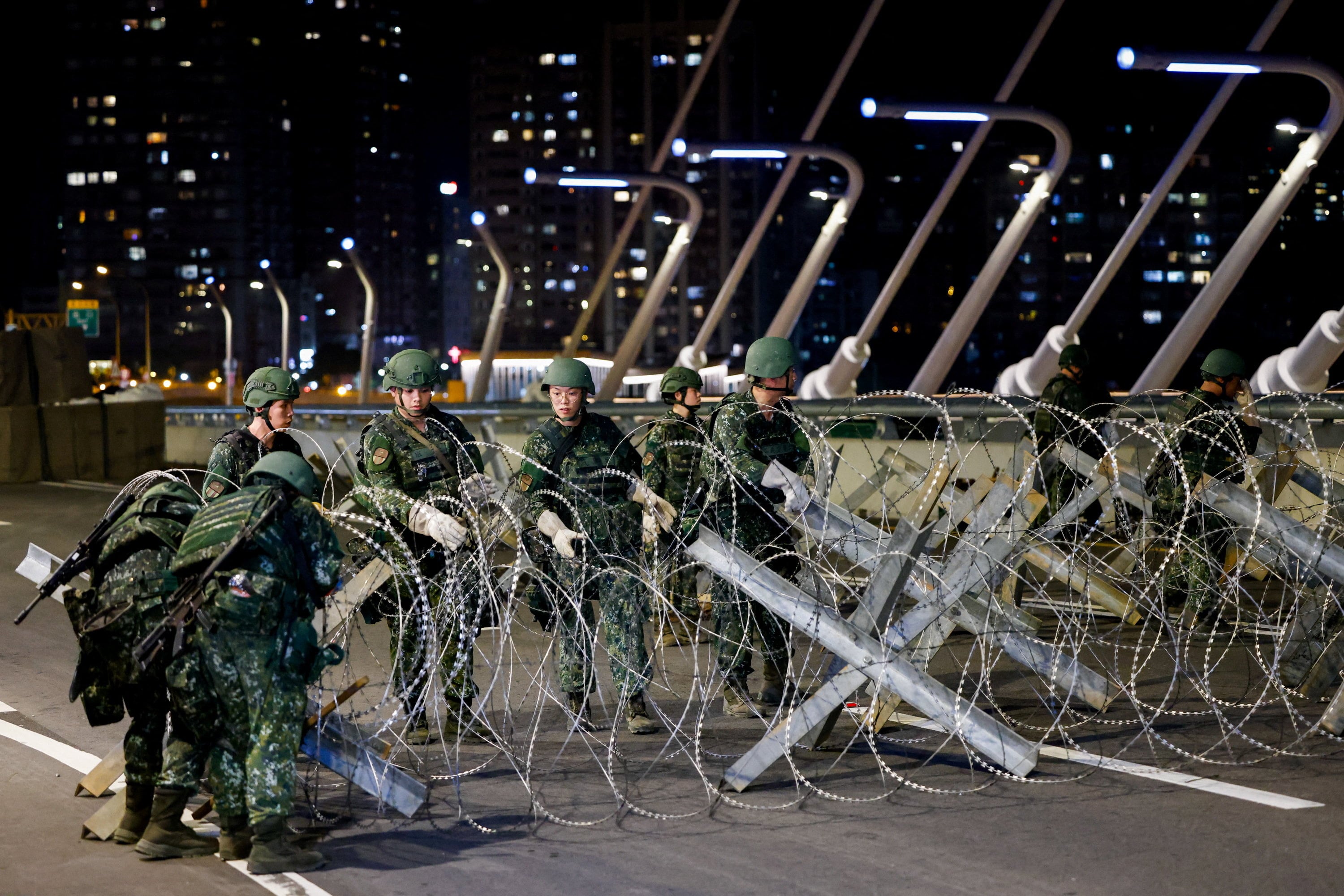Taiwán realiza ejercicios de defensa en puente Danjiang frente a China