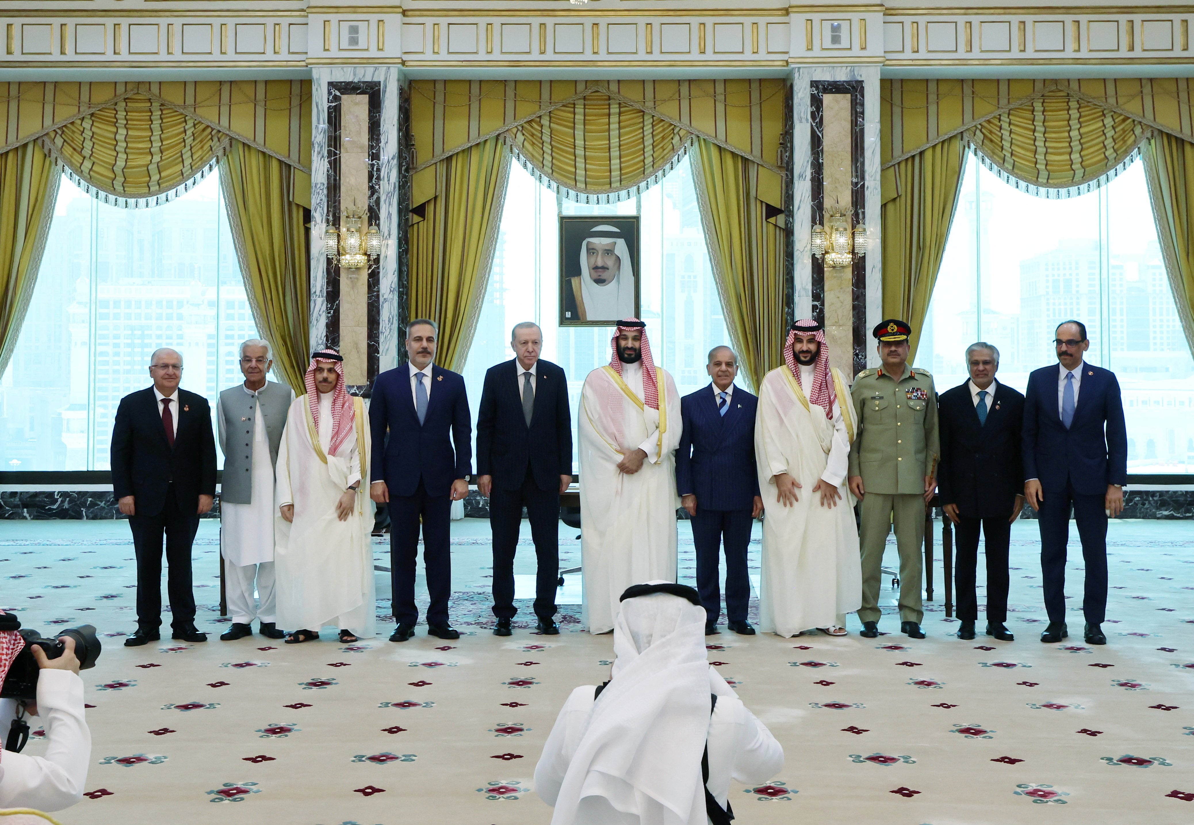Arabia Saudita, Turquía y Pakistán firman pacto de defensa en La Meca