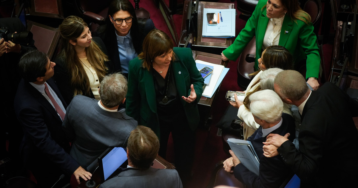 El Presidente busca responsables del revés legislativo en el Senado.