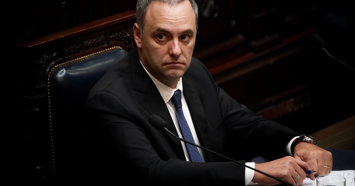 Manuel Adorni debe explicar gastos de 40 millones y compra de inmuebles en dólares.