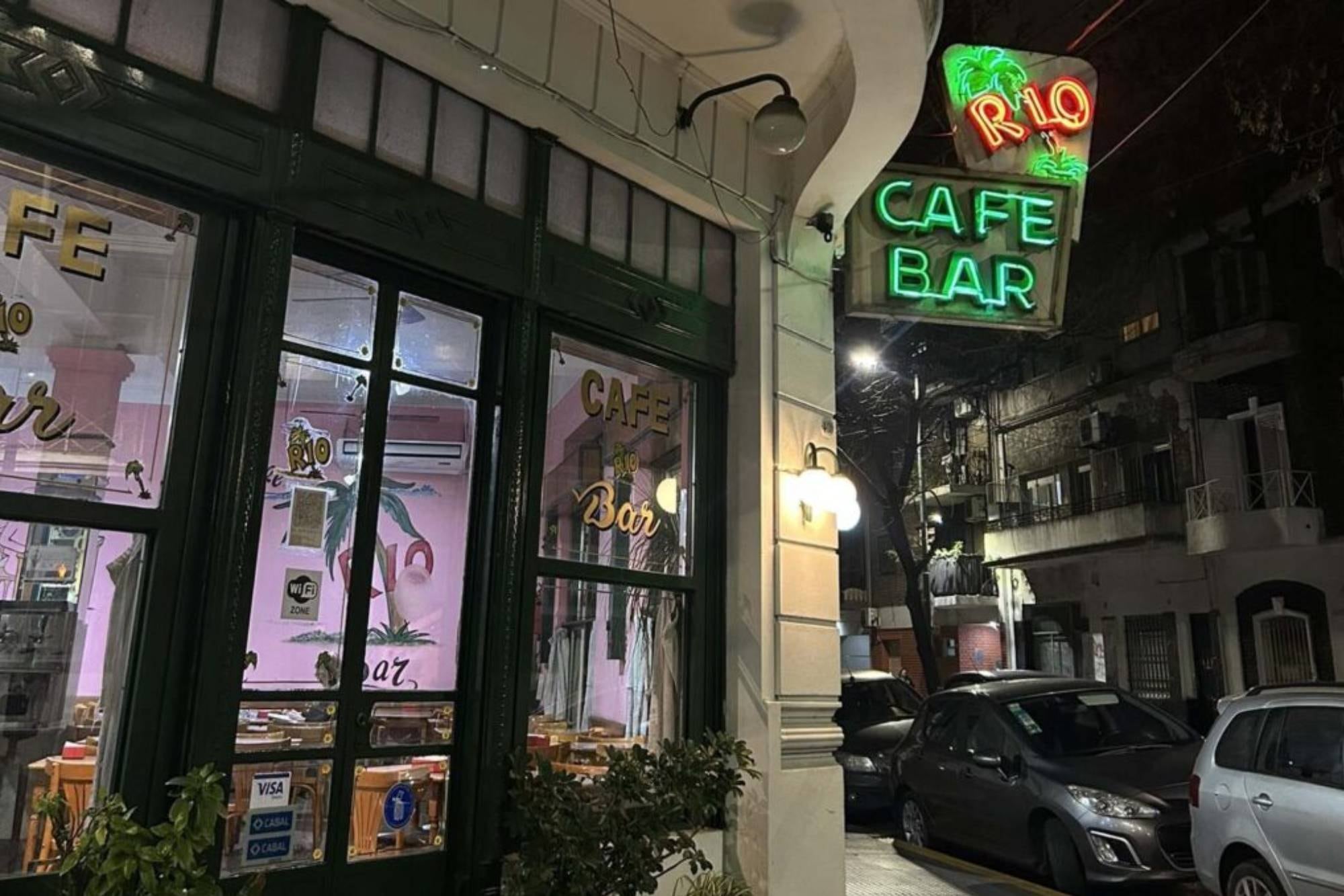 Cierre de Río Café en Almagro debido a problemas internos con los propietarios.