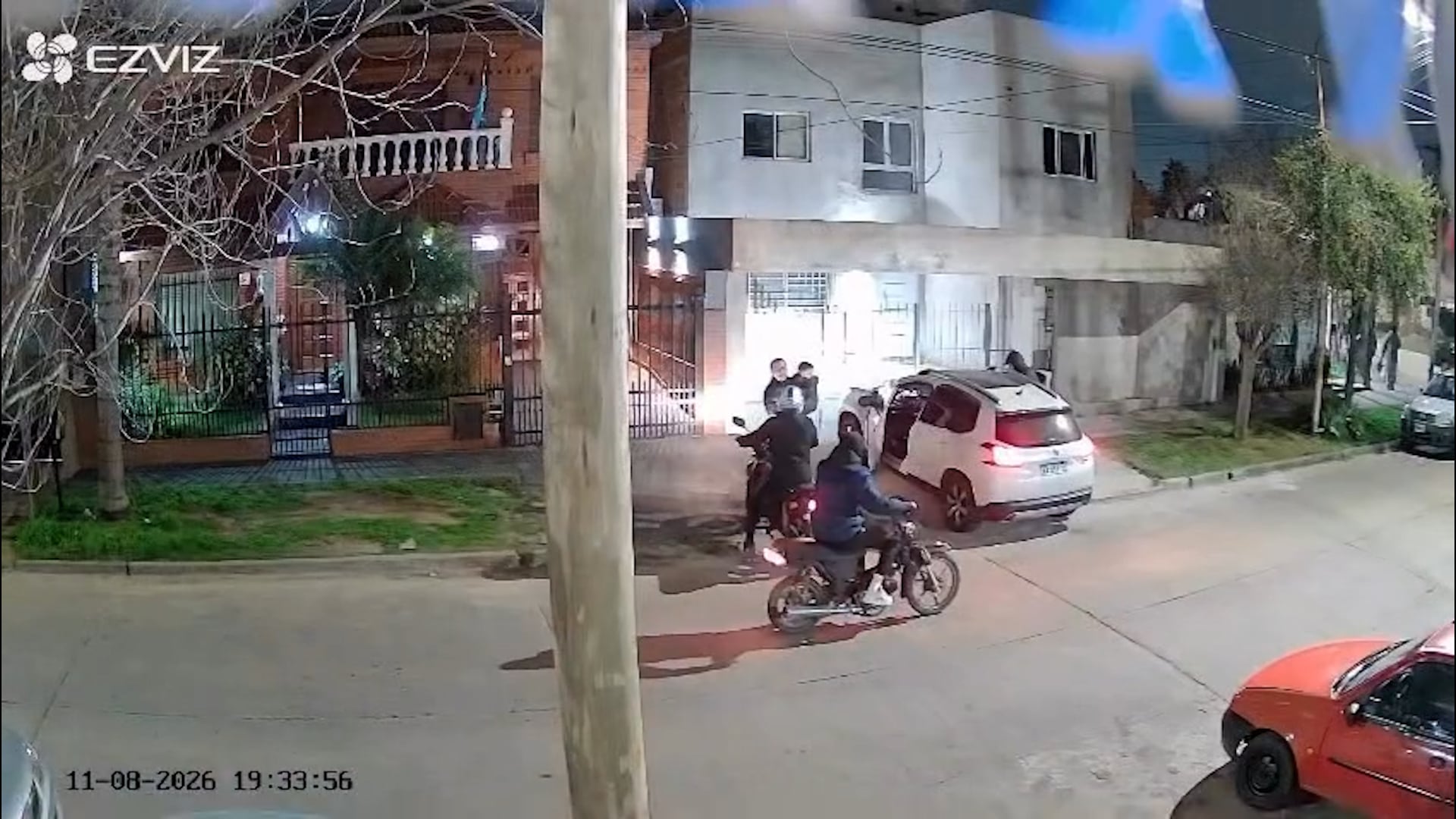 Motochorros armados amenazaron a un padre y su hijo para robarles la camioneta en Morón