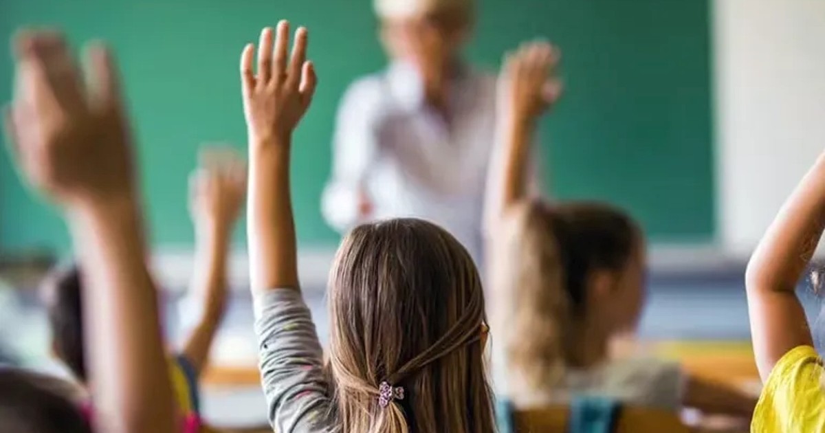 Gobierno facilita acceso a vouchers educativos en colegios con problemas de pago