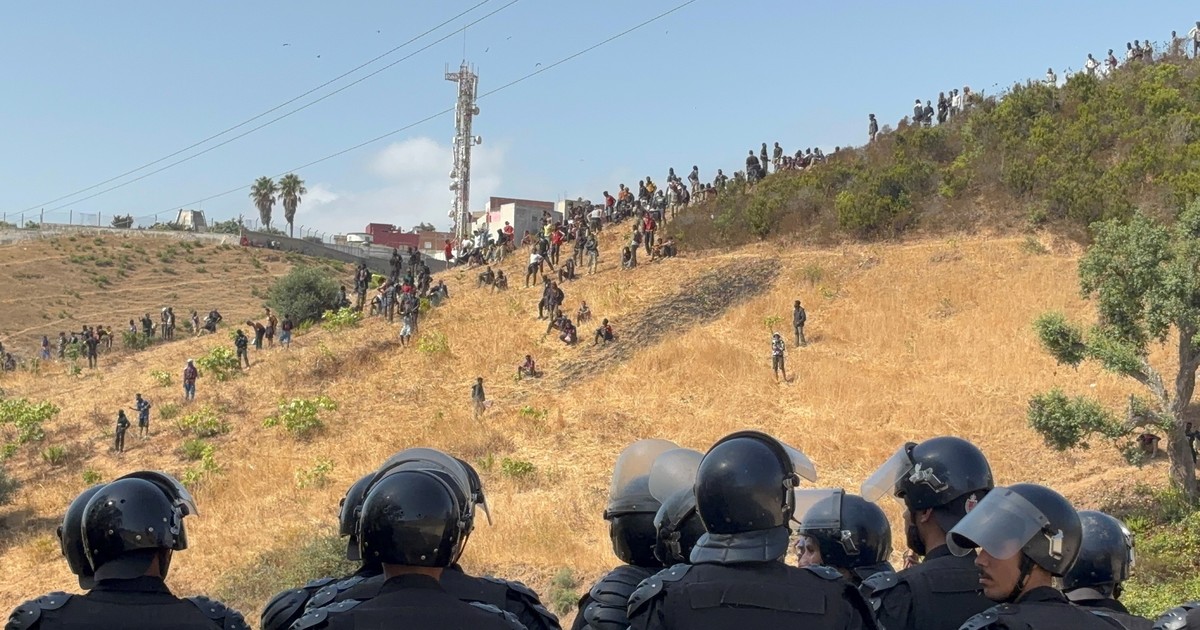 Marruecos interceptó a cientos de migrantes que intentaban cruzar a Ceuta