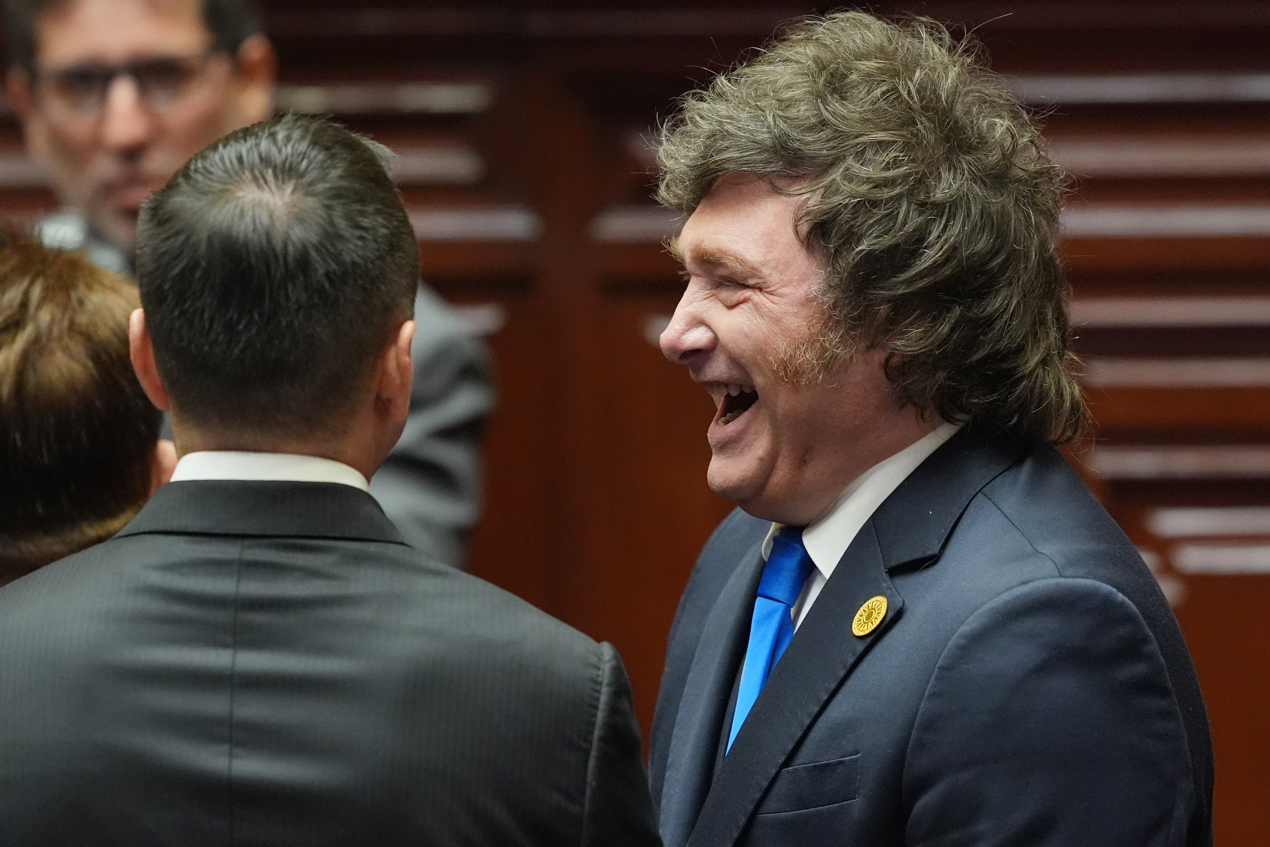 Oficialismo y oposición lanzan campañas electorales
