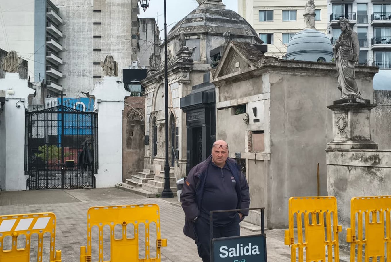 La Recoleta licita su bóveda para un gift shop y tours nocturnos: choque de versiones entr