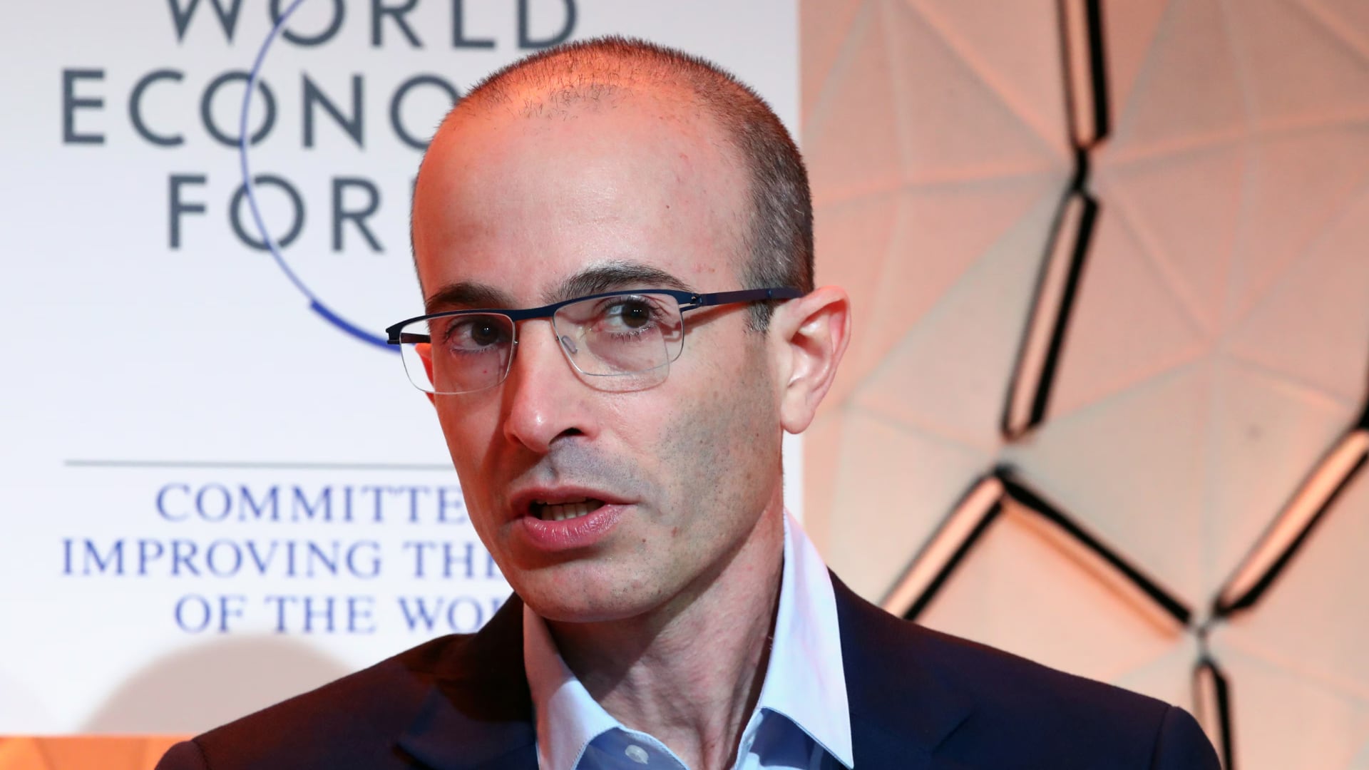 Harari advierte sobre la IA