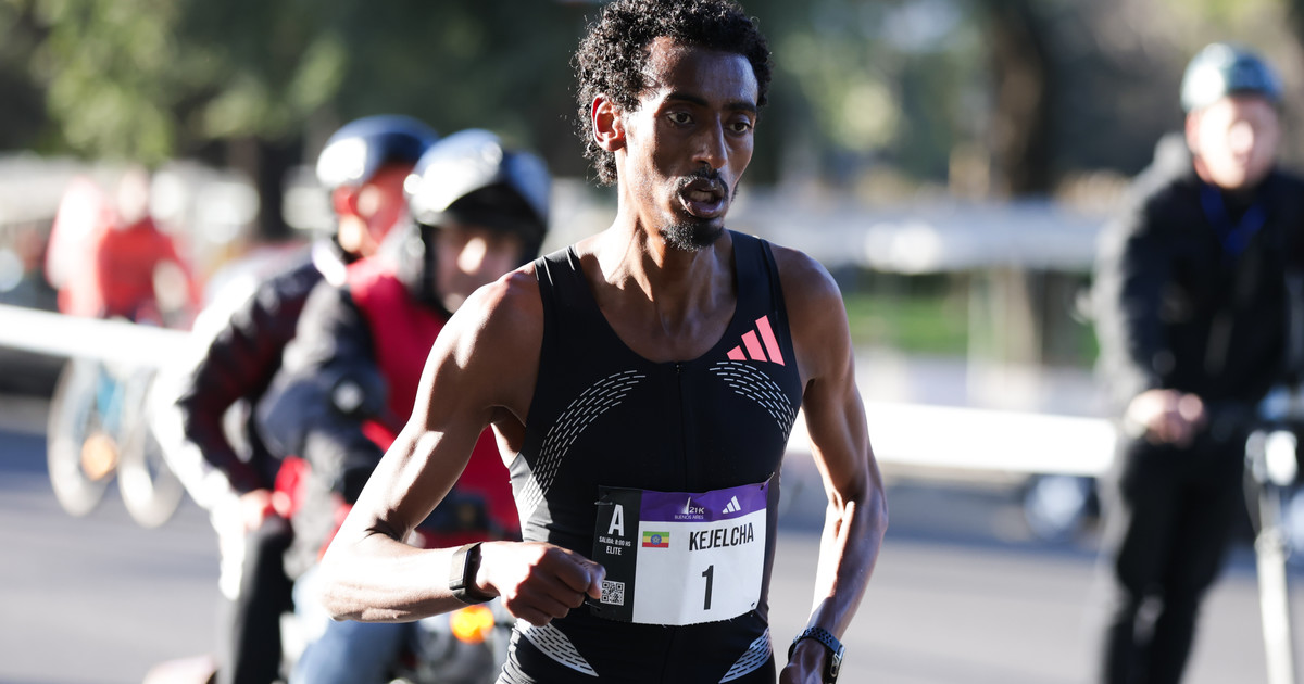 Yomif Kejelcha establece récord en media maratón de Buenos Aires
