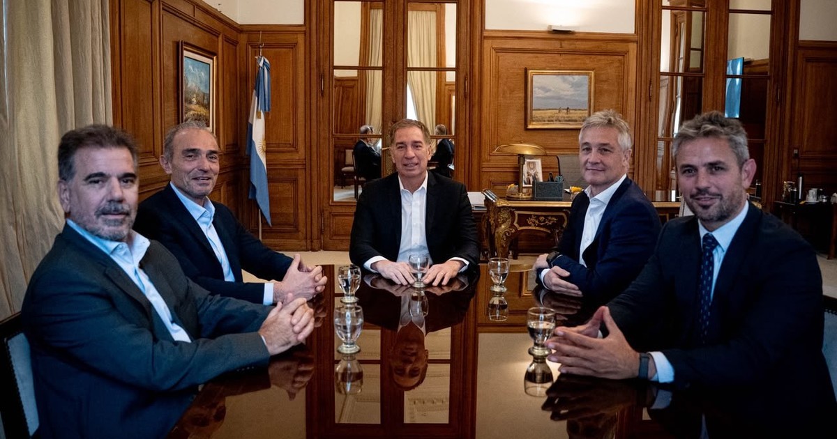 PRO y LLA retoman diálogo; macrismo frena giras de Milei