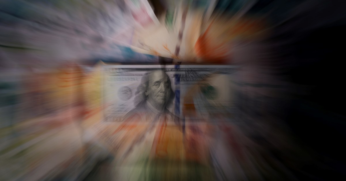 El dólar mayorista supera los $1.500 y el riesgo país inicia la semana en baja