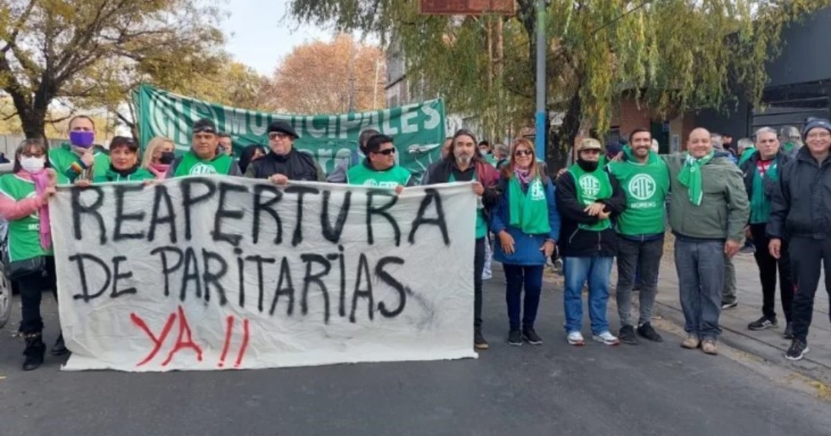 El Gobierno negocia con la CGT un piso salarial de un millón de pesos