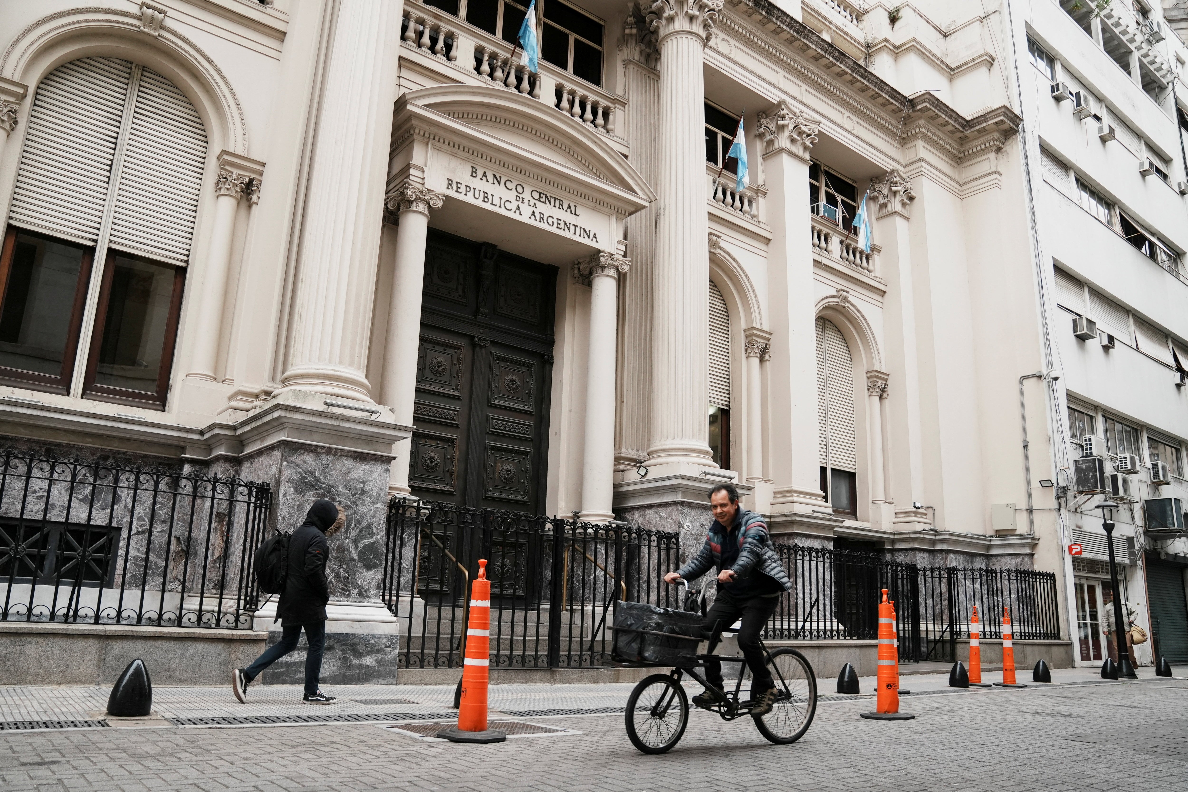 BCRA compra USD 93M y aumenta reservas.