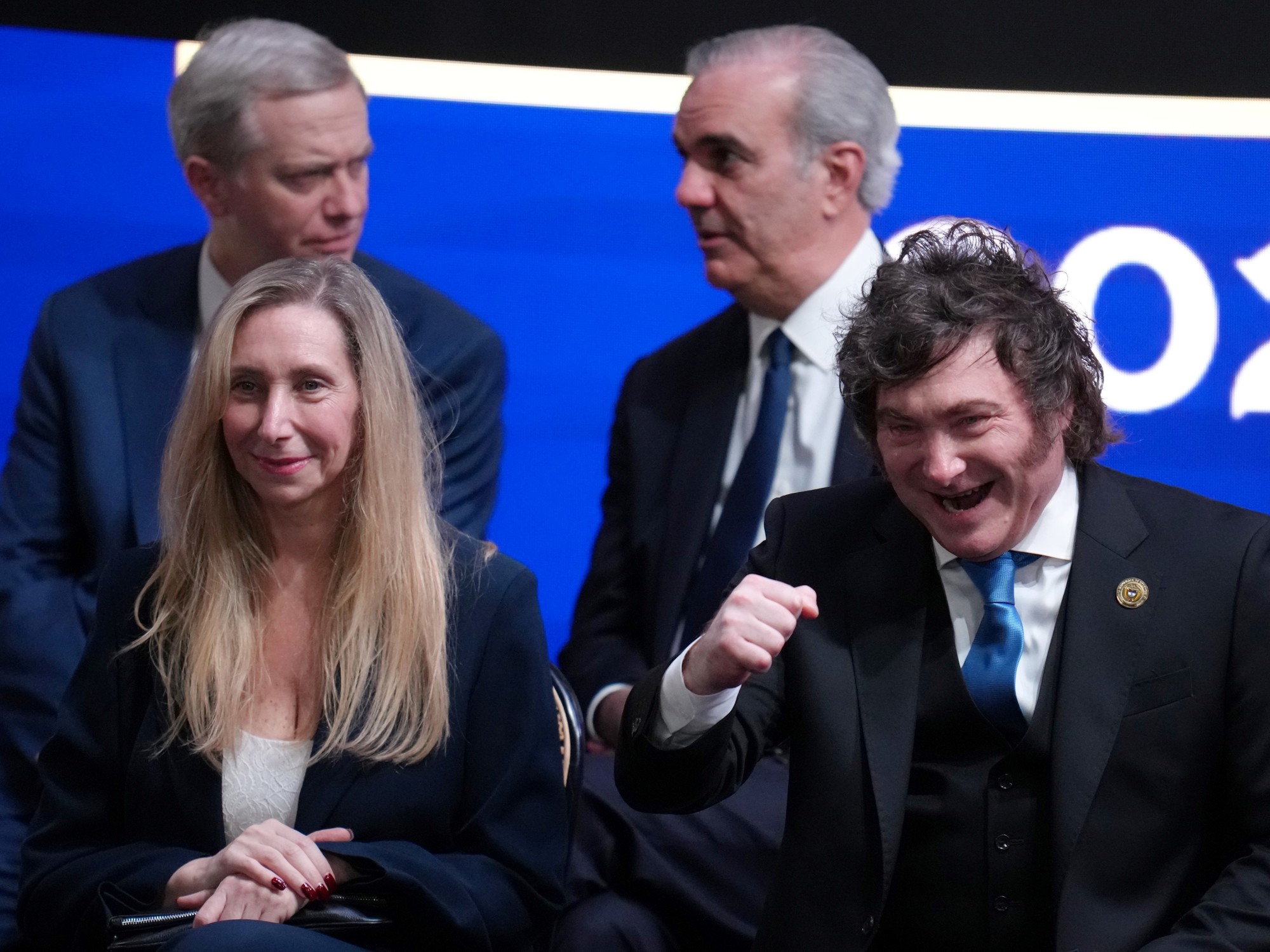 Sin votos para suspender las PASO, Milei modera la tensión con los gobernadores