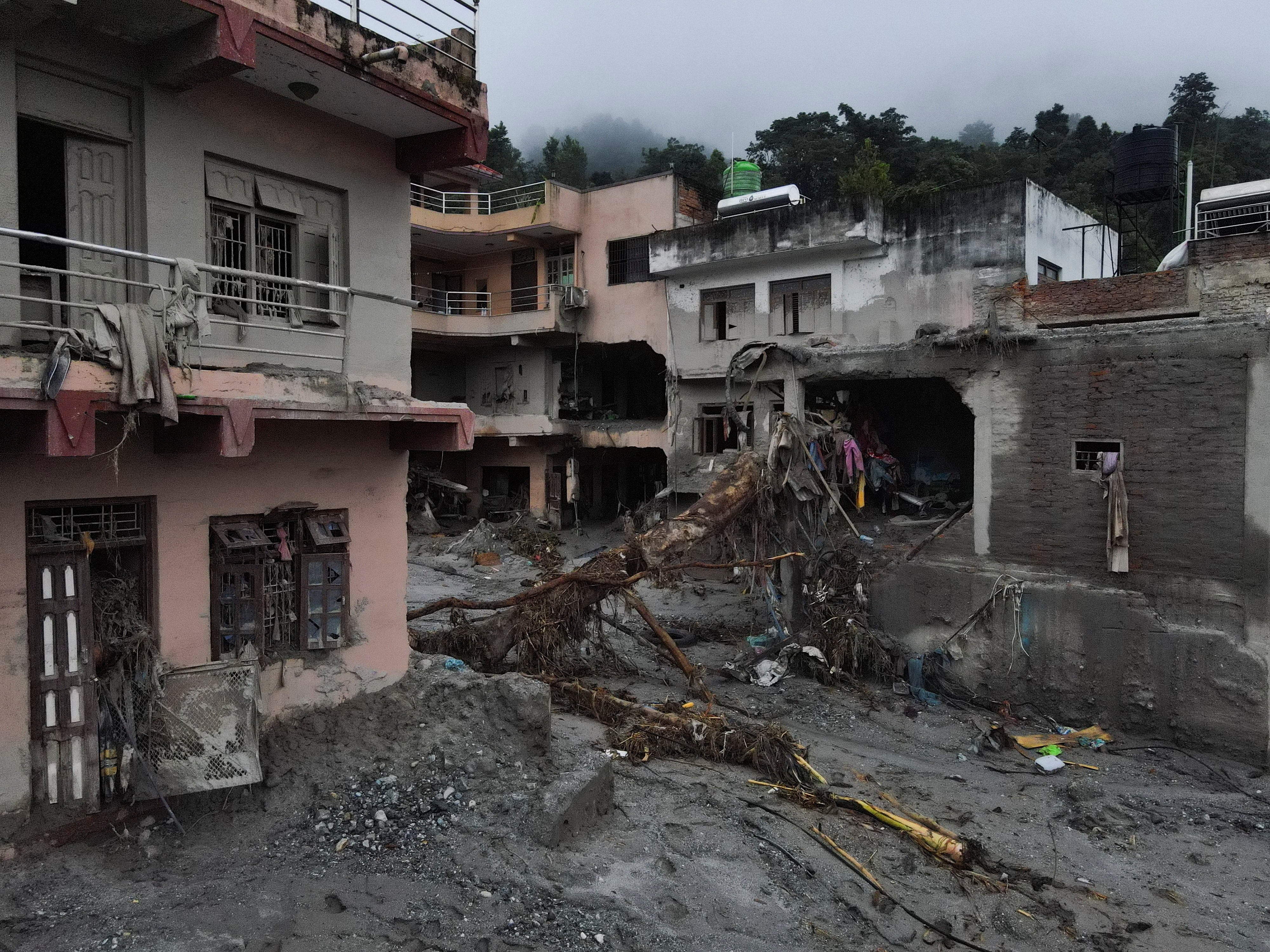 Nepal enterra a 903 muertos y busca a 4.200 desaparecidos tras el alud
