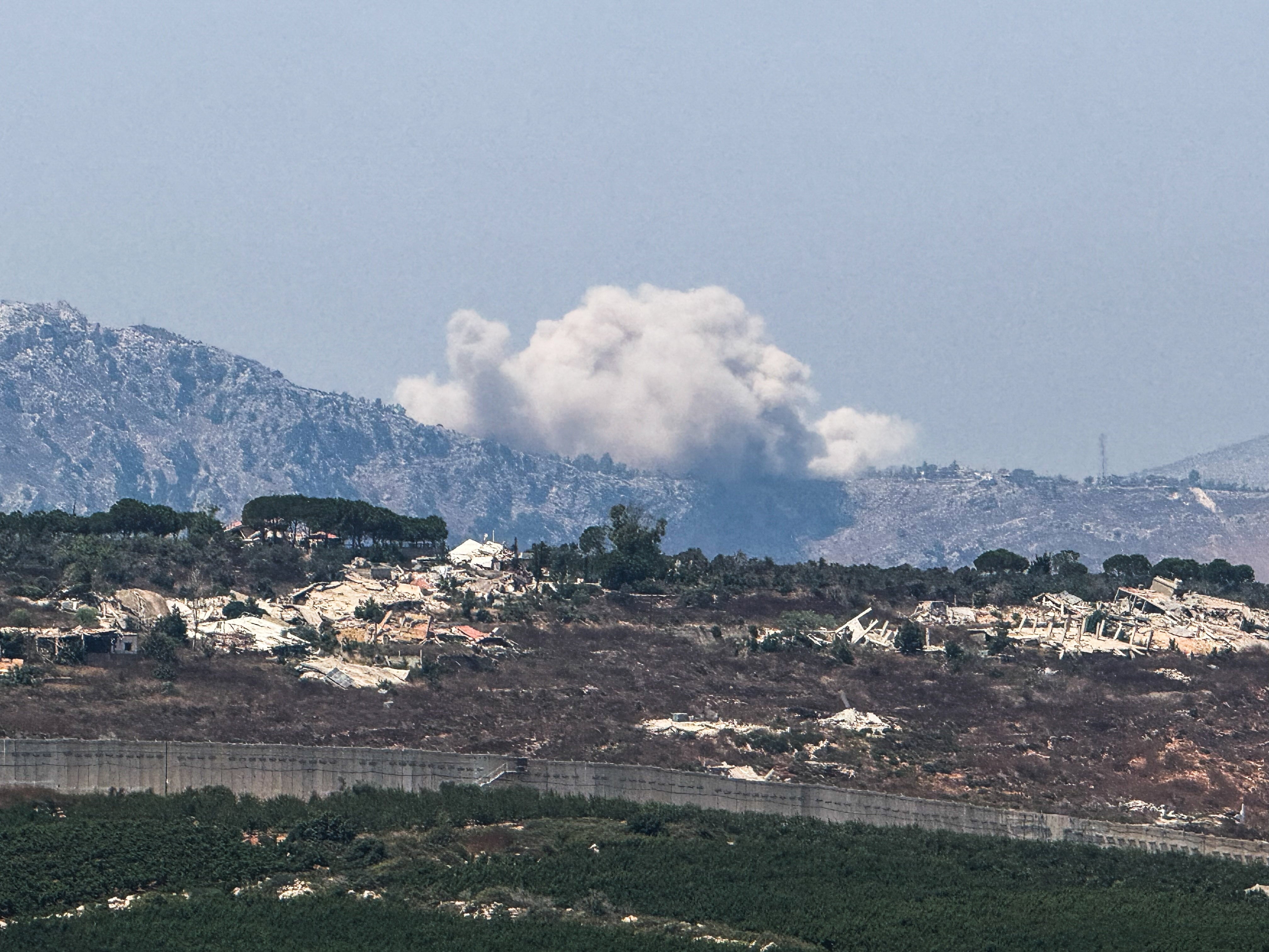 Israel bombardea objetivos de Hezbollah en el sur de Líbano