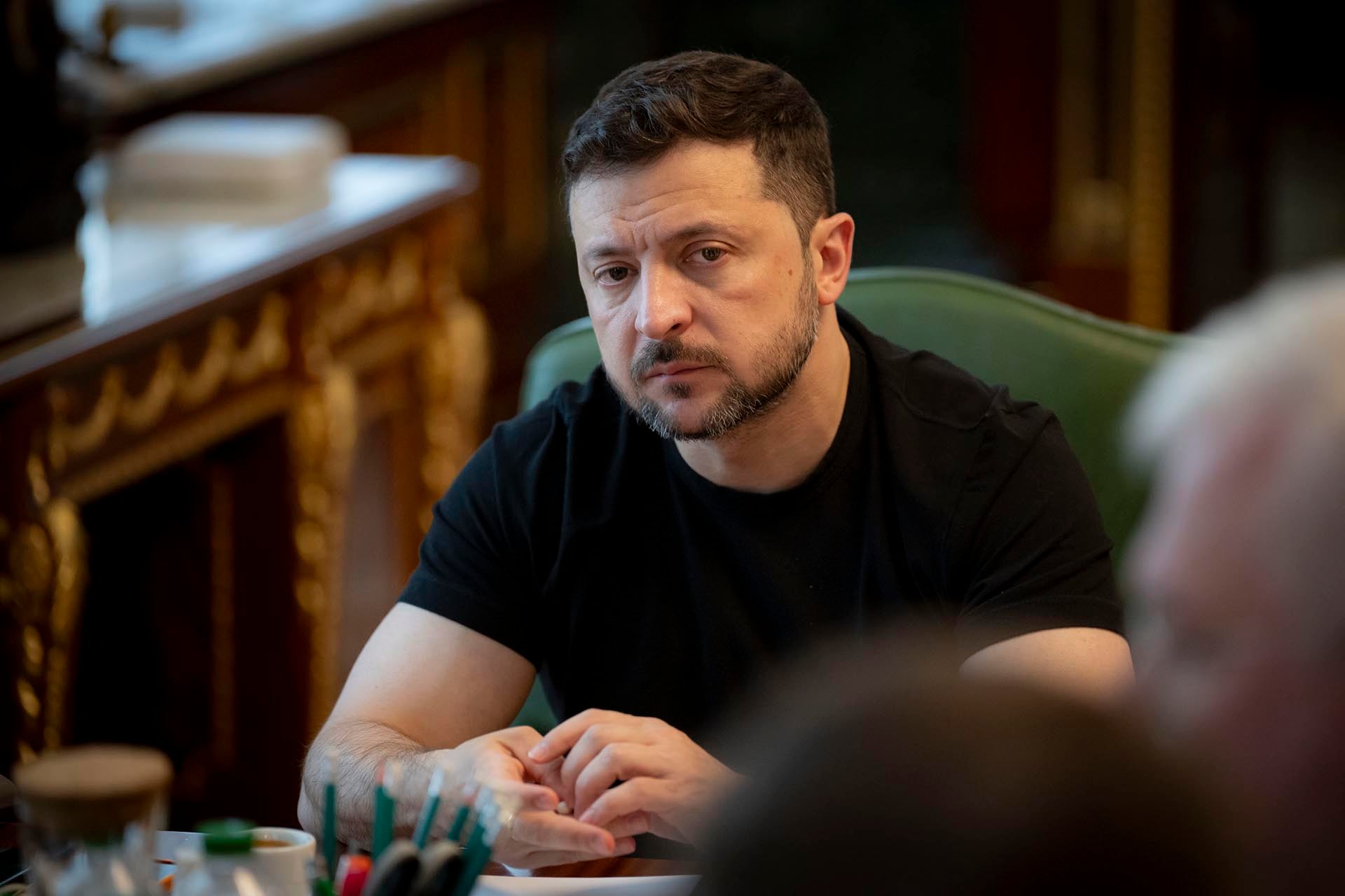 Zelensky presenta leyes urgentes contra fraudes financieros en el parlamento