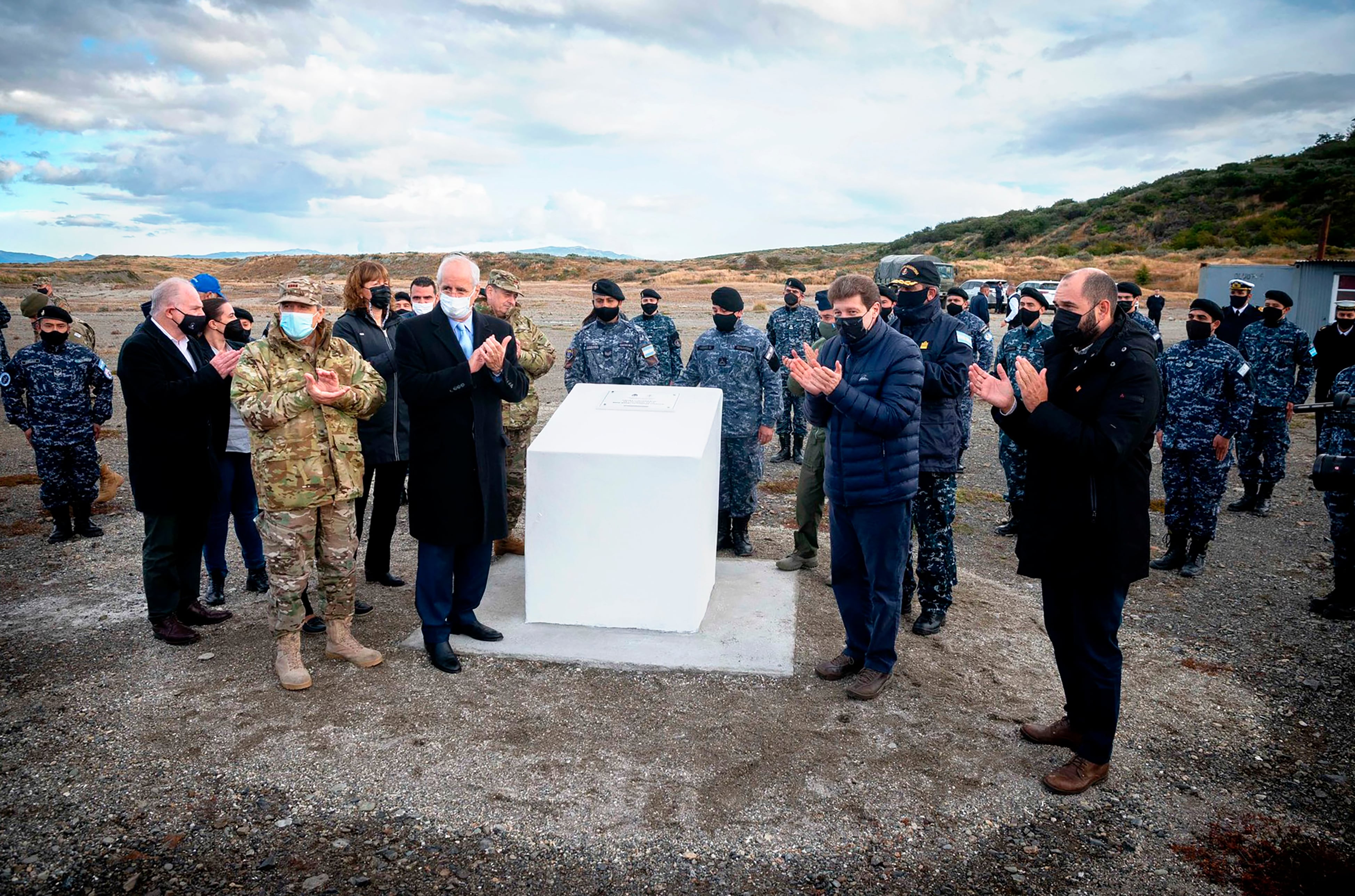 Milei reactiva debate por la Base Naval Integrada en Ushuaia y la Antártida