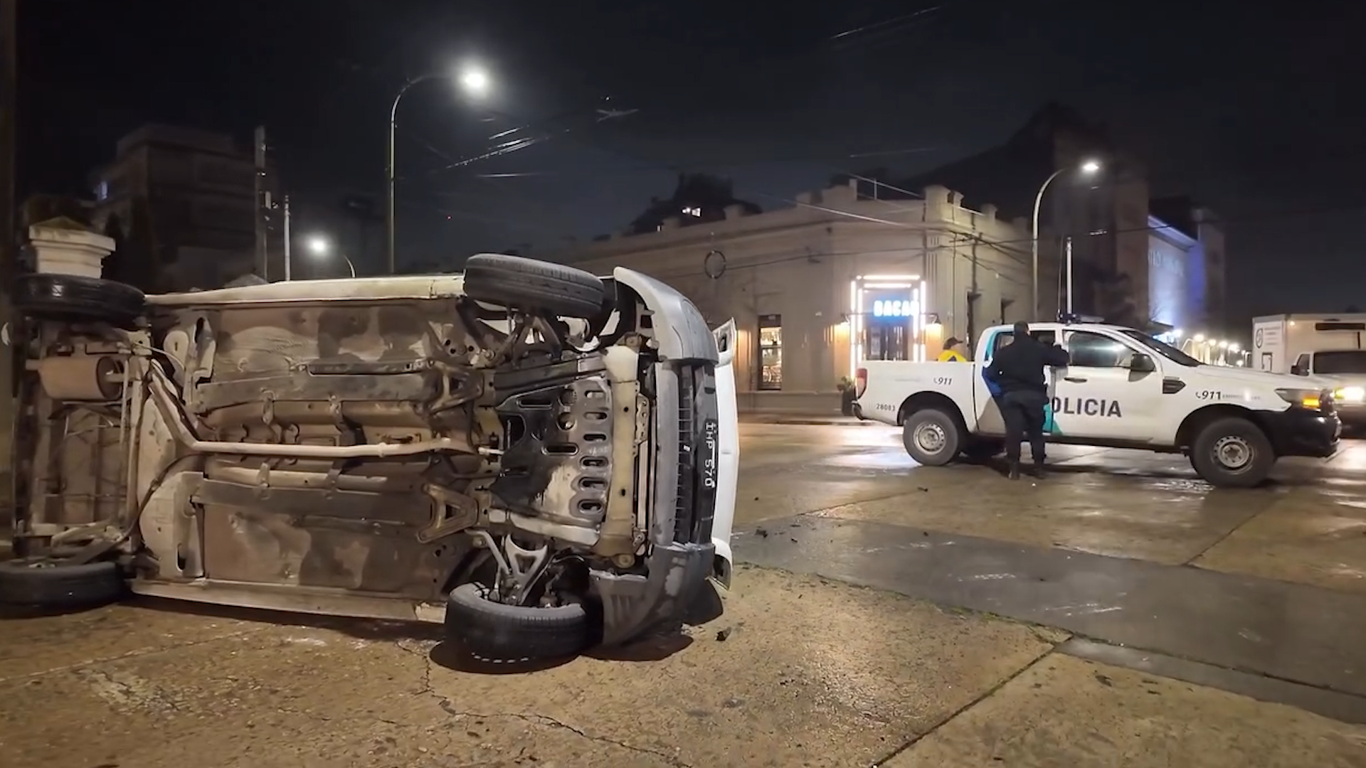 Camioneta volcó en Olavarría durante concierto