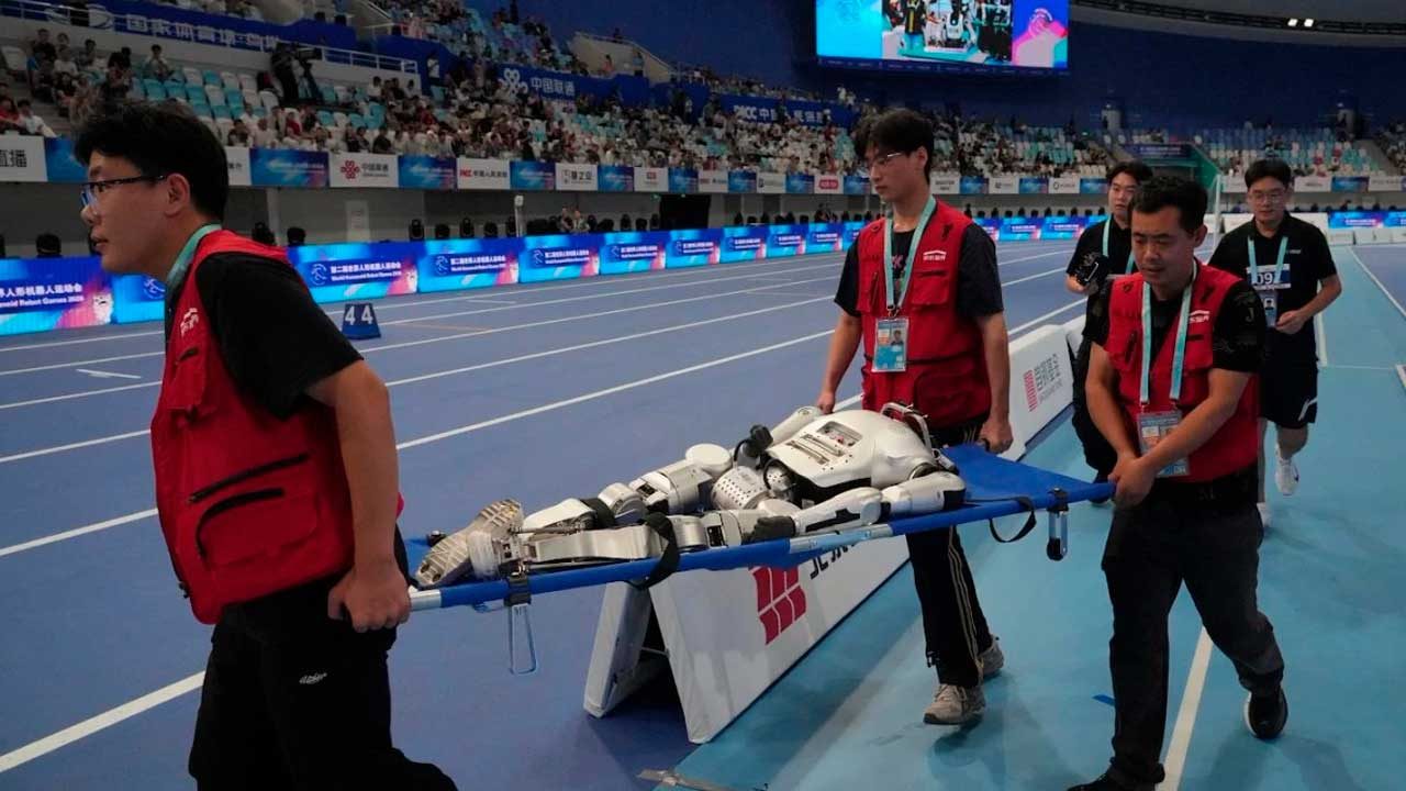 Andróides chinos rompen récords en Juegos de Beijing con destrezas de correr y saltar