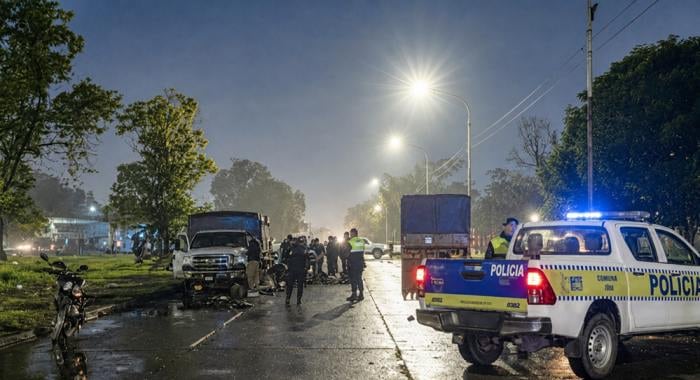Tucumán: agente y padre mueren al chocar en moto con camión